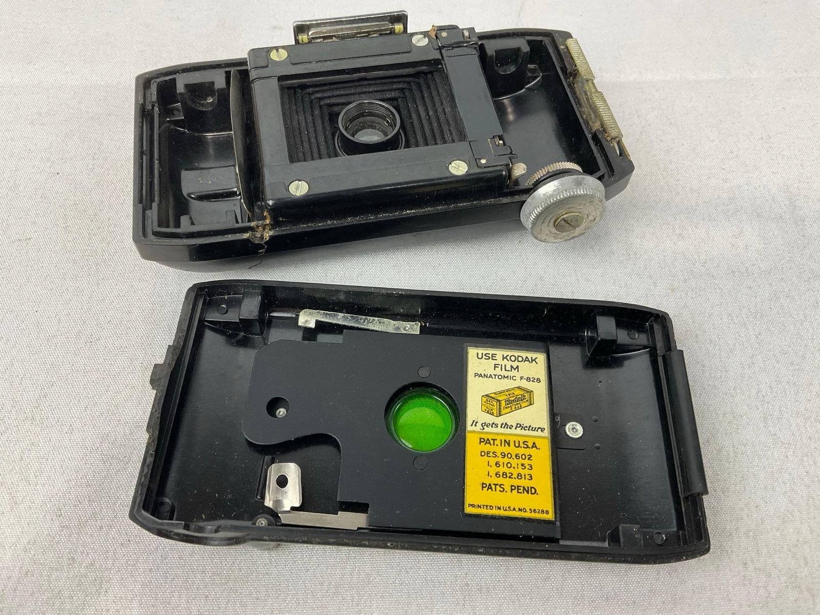 Pair of Vintage 1930s Kodak Jiffy BP 127 Film Cameras, Bakelite cases - 4