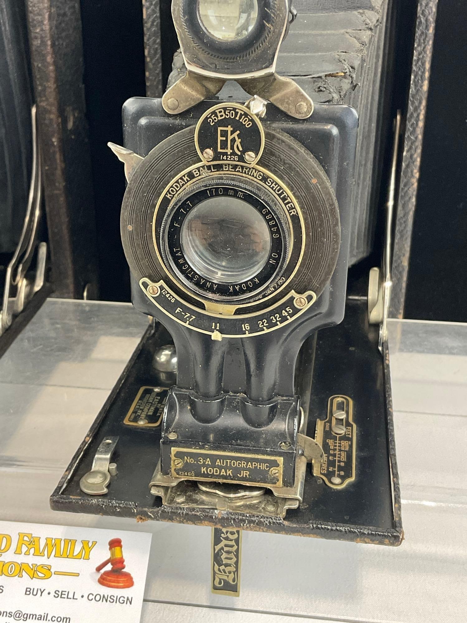 Pair of Eastman Kodak Cameras, no.3-A Autographic Kodak Jr. & No.3-A Folding Pocket Camera - 2