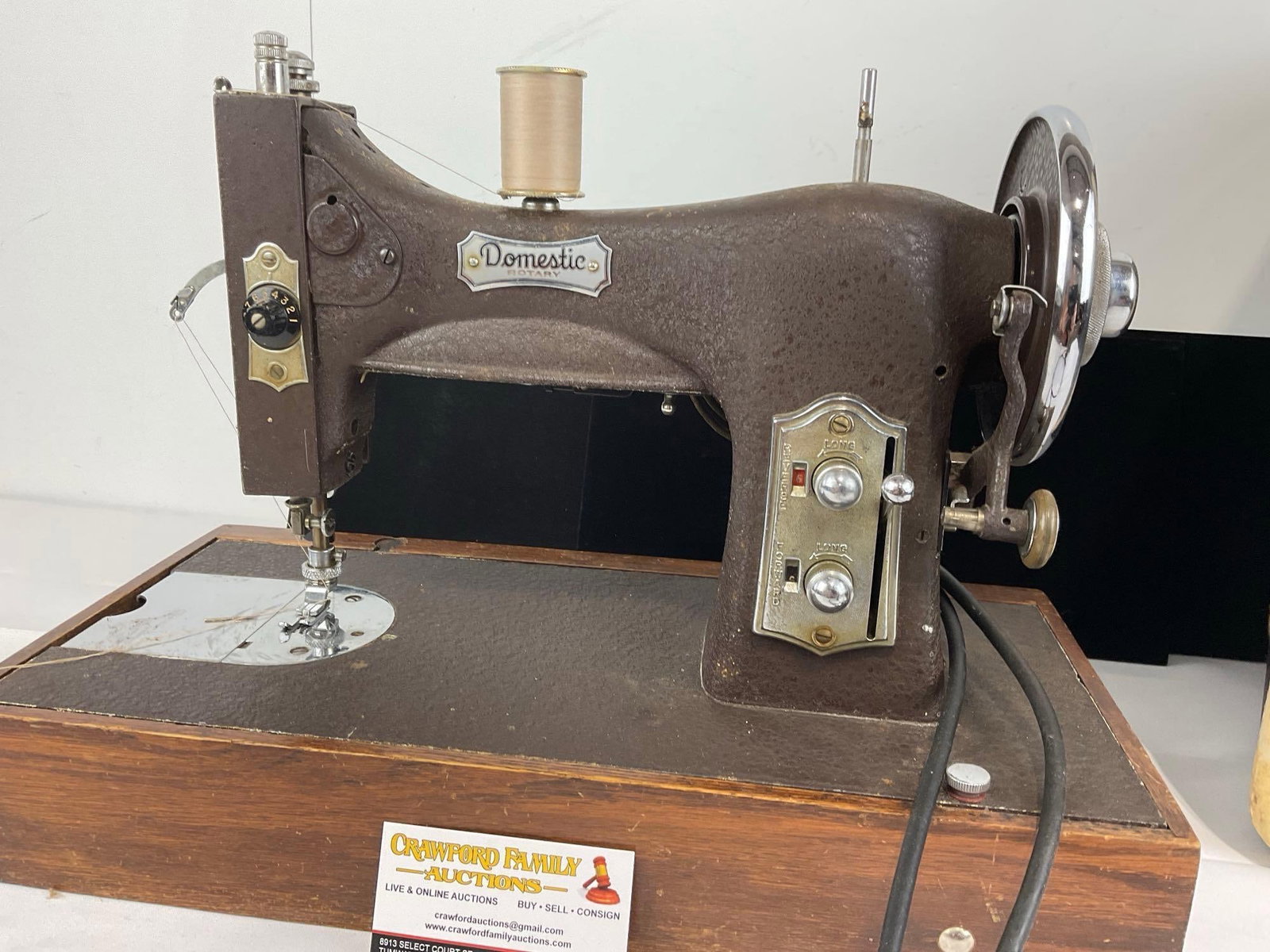 Vintage 1930s-40s Domestic Rotary Sewing Machine, model 153 w/Leather Case - 5