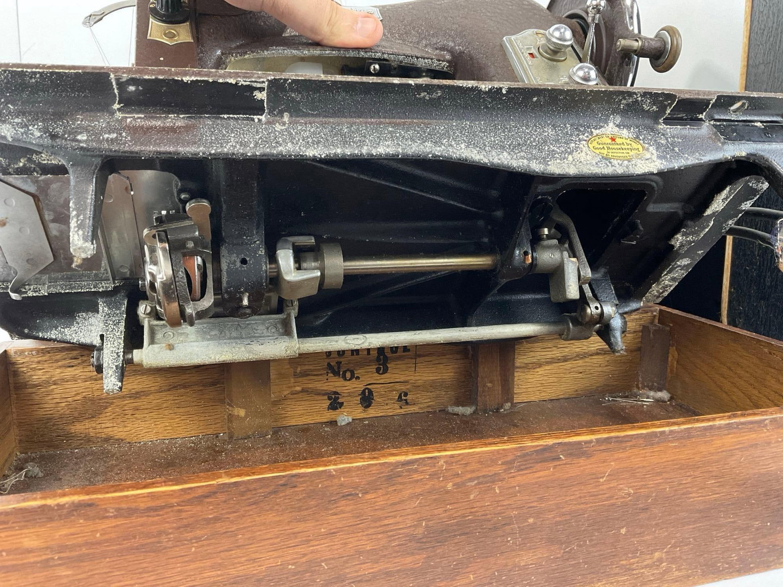 Vintage 1930s-40s Domestic Rotary Sewing Machine, model 153 w/Leather Case - 6