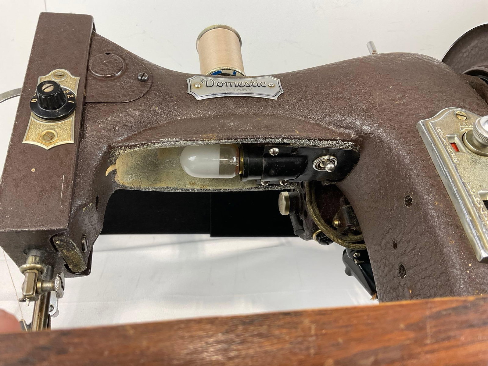 Vintage 1930s-40s Domestic Rotary Sewing Machine, model 153 w/Leather Case - 8