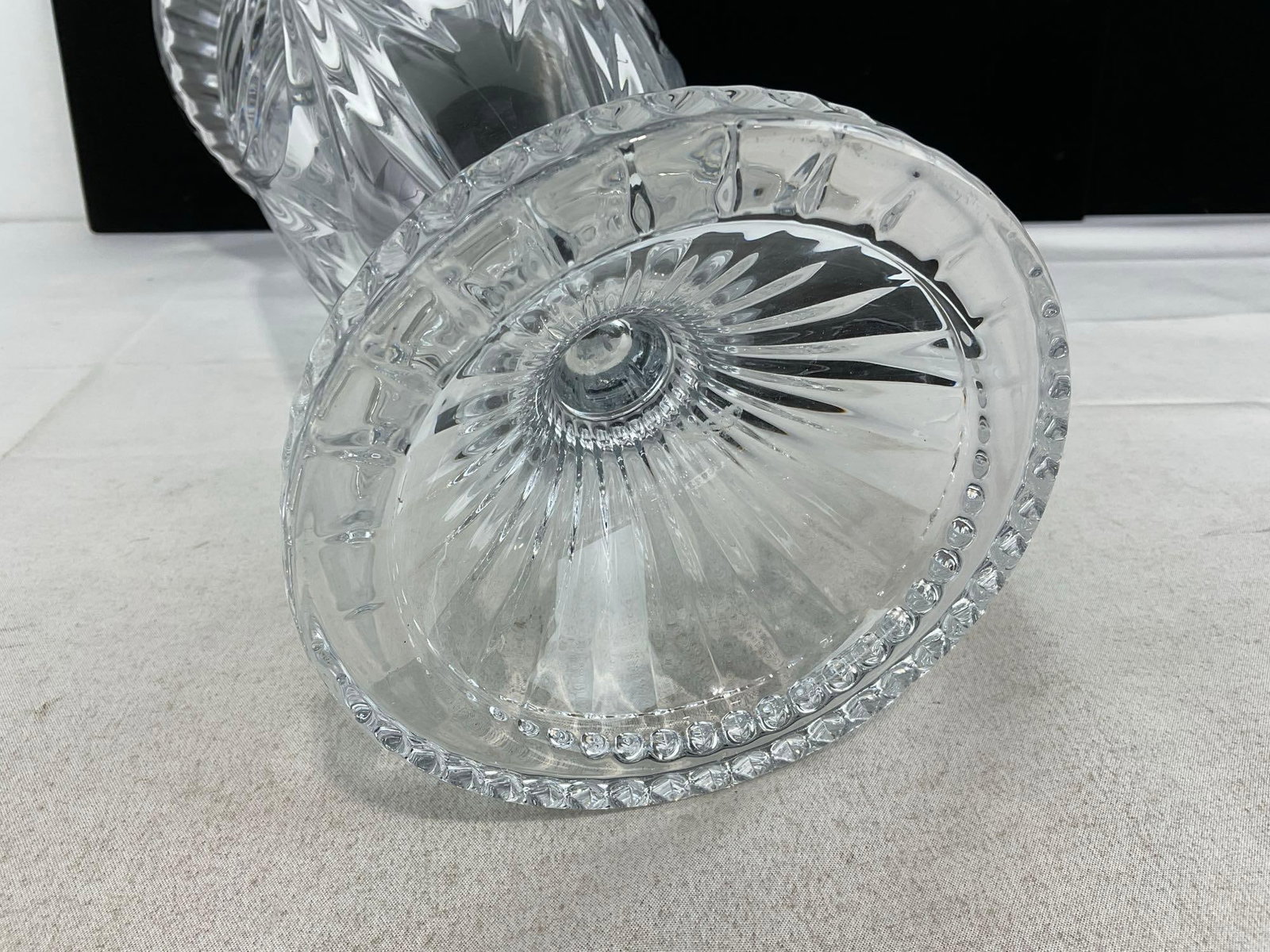 Large Shannon Crystal Contessa Pattern Vase, by Godinger, 16 inches tall - 5