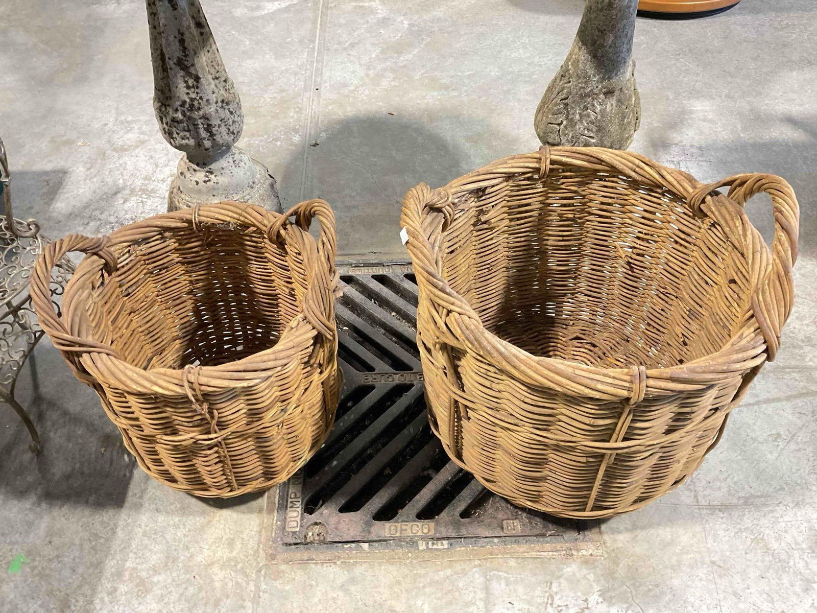2 pcs Vintage Woven Willow? Wicker Decorative Baskets w/ Handles in 2 Sizes. See pics.: 2 pcs Vintage Woven Willow? Wicker Decorative Baskets w/ Handles in 2 Sizes. Pieces are weathered as indicative of being outside, otherwise looks to be in good condition. Larger measures 20" x 19" x