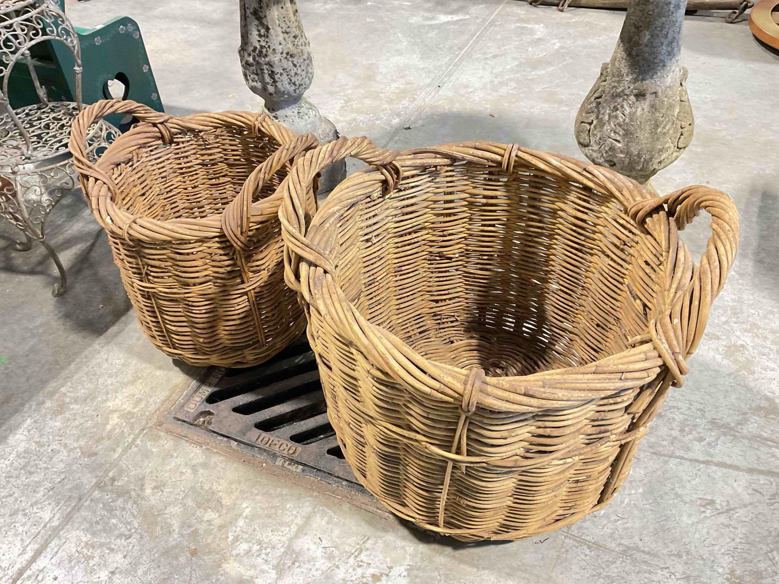 2 pcs Vintage Woven Willow? Wicker Decorative Baskets w/ Handles in 2 Sizes. See pics. - 4