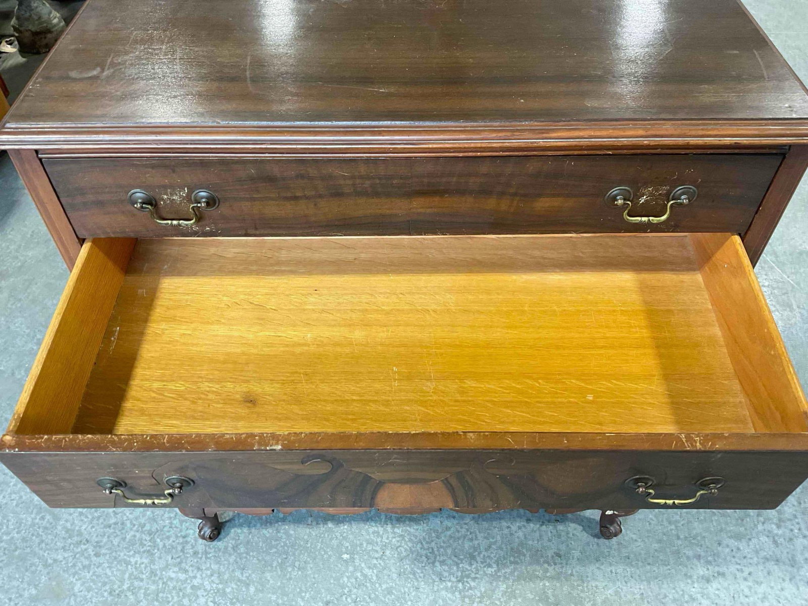 Vintage Oak Wood? 5-Drawer Dresser w/ Flame Mahogany Veneer. Fair Condition. See pics. - 7