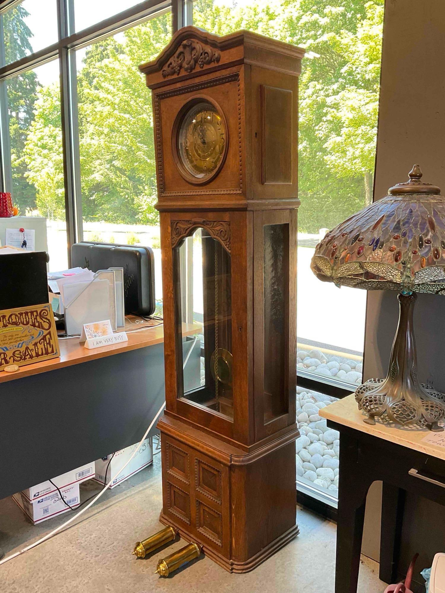 Antique Universal Grandfather Clock in Carved Oak Wood Case, incl. Pendulum & Weights. - 2