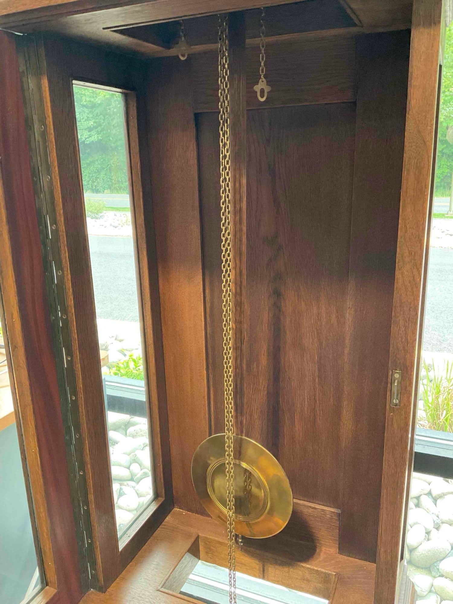 Antique Universal Grandfather Clock in Carved Oak Wood Case, incl. Pendulum & Weights. - 7