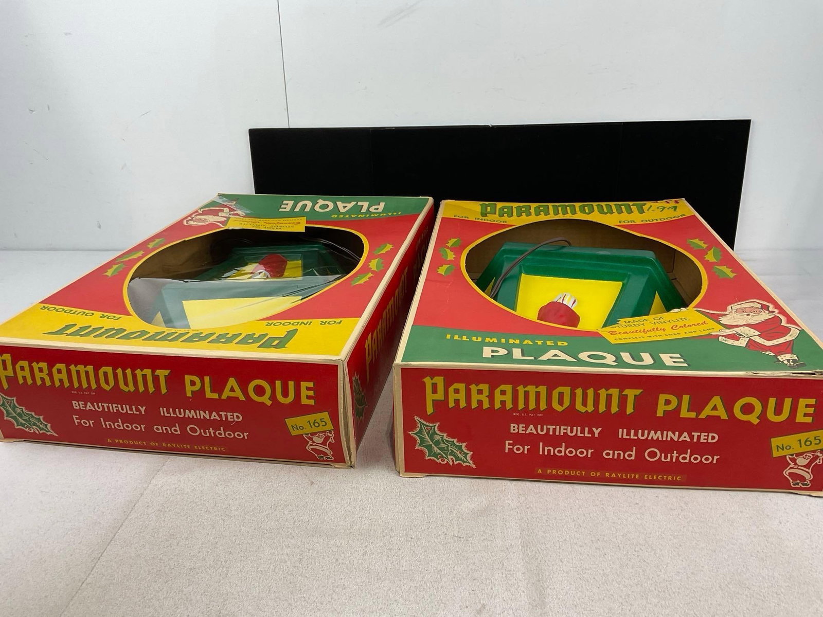 Pair of 1950s Paramount Illuminated Plaques, Candle Lantern style, in original boxes - 4