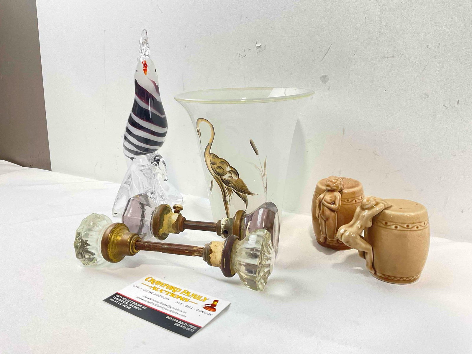6 pcs Vintage Collectible Assortment, incl. Lovely Glass Door Knobs, Blown Glass Bird Statuette. - 2