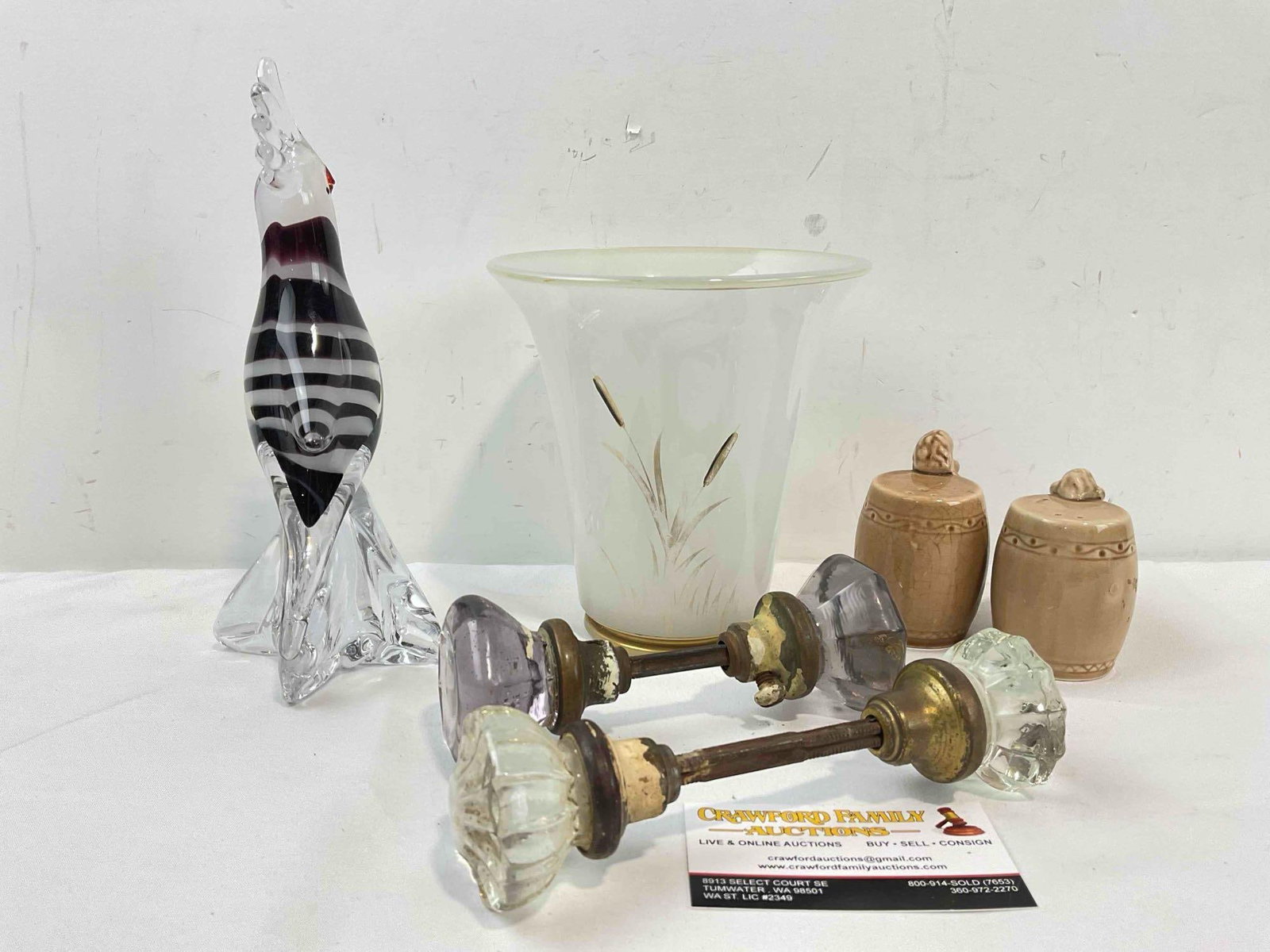 6 pcs Vintage Collectible Assortment, incl. Lovely Glass Door Knobs, Blown Glass Bird Statuette. - 7
