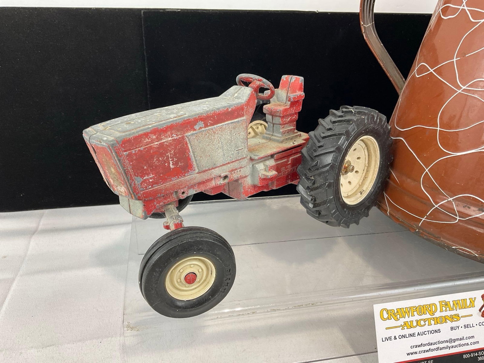 Vintage Diecast Ertl International Harvester 3088 Tractor & Brown Enamelware Pitcher - 2