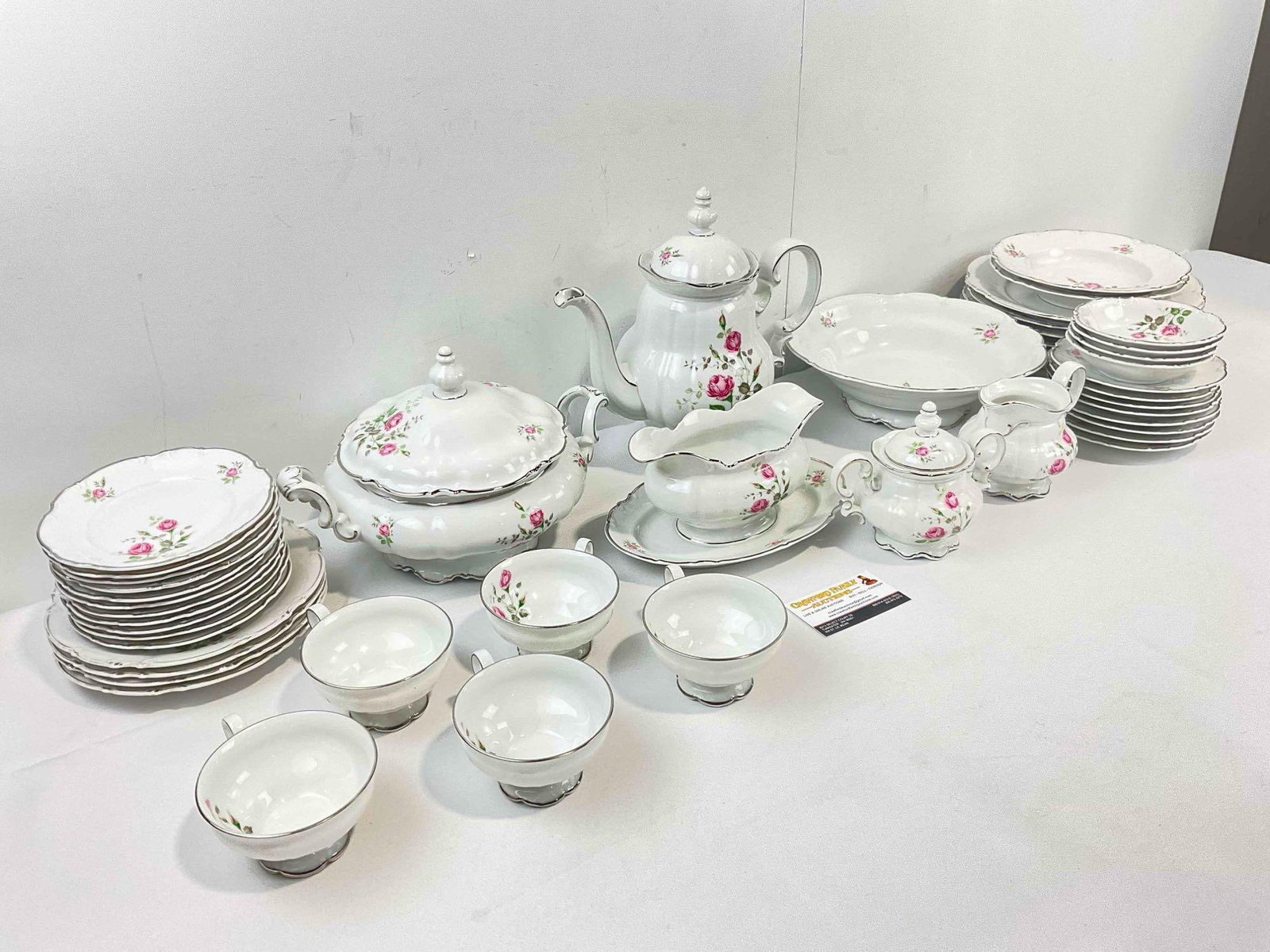 48 pcs Vintage Hutschenreuther White Porcelain Dishes in Sylvia Pattern. Good Condition. - 3