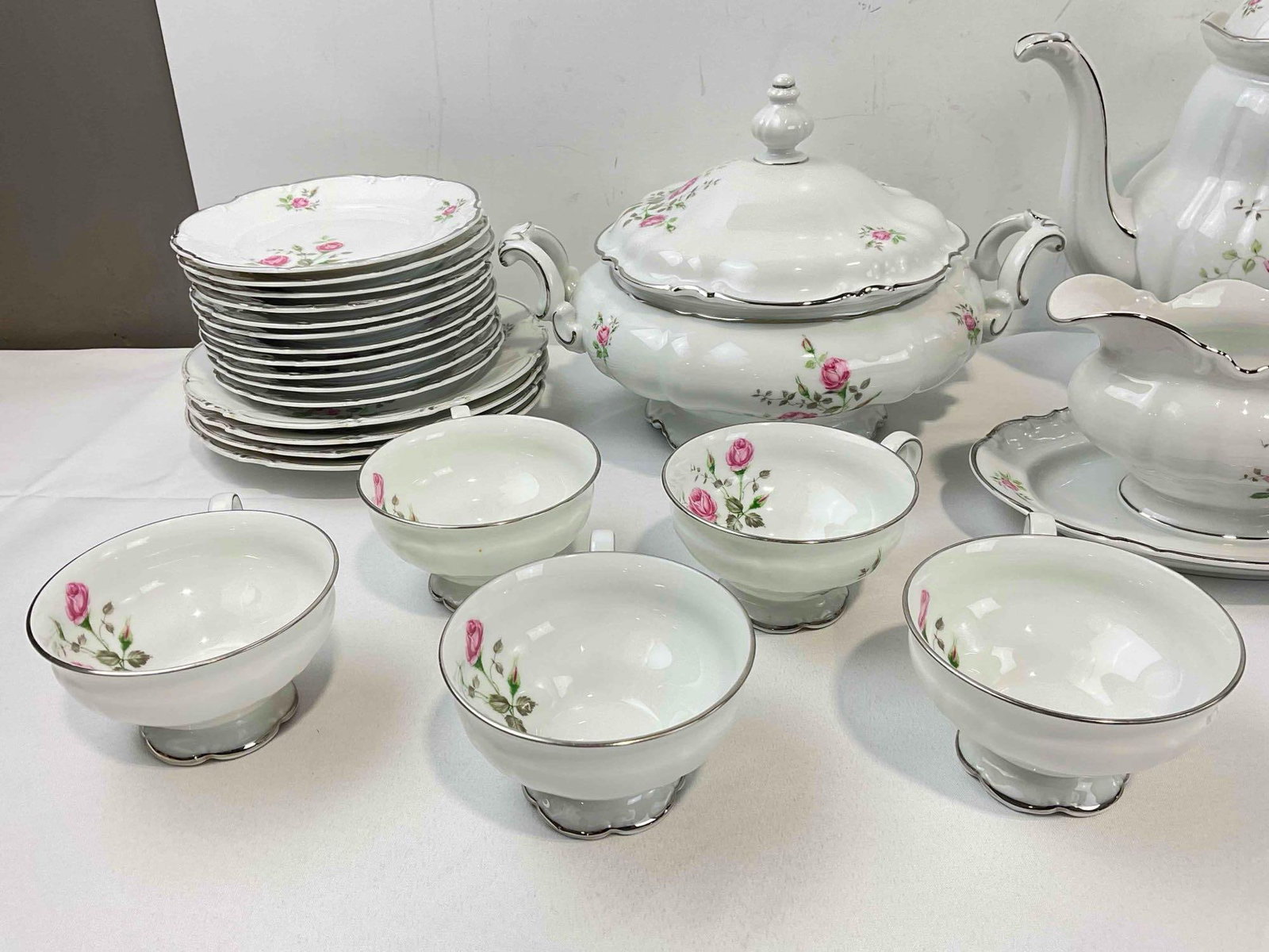 48 pcs Vintage Hutschenreuther White Porcelain Dishes in Sylvia Pattern. Good Condition. - 4