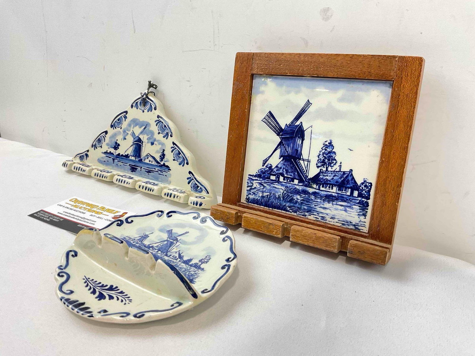 3 pcs Vintage Dutch Delft Blue Ceramic Collectibles, incl. Framed Tile & 2x Spoon Racks. - 3