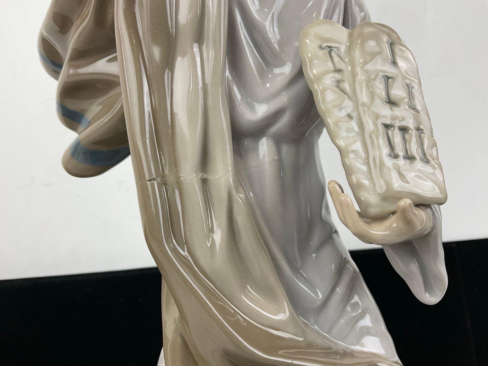 Casades Biblical Moses Porcelain Figurine, Ten Commandments, 16h x 7w x 6d inches - 4
