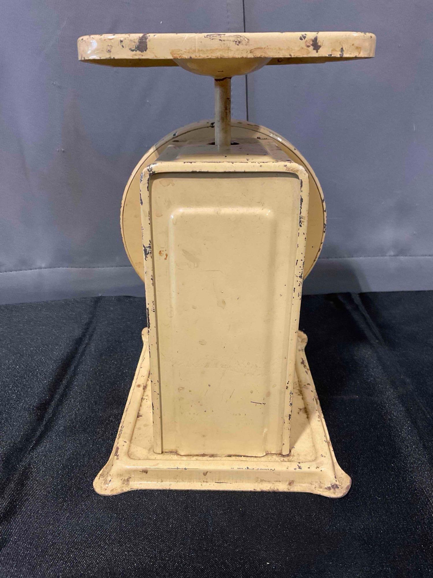 2 pcs Vintage Metal Scales, incl. Hanson Nursery Scale & Pelouze Dairy Scale. See pics. - 8