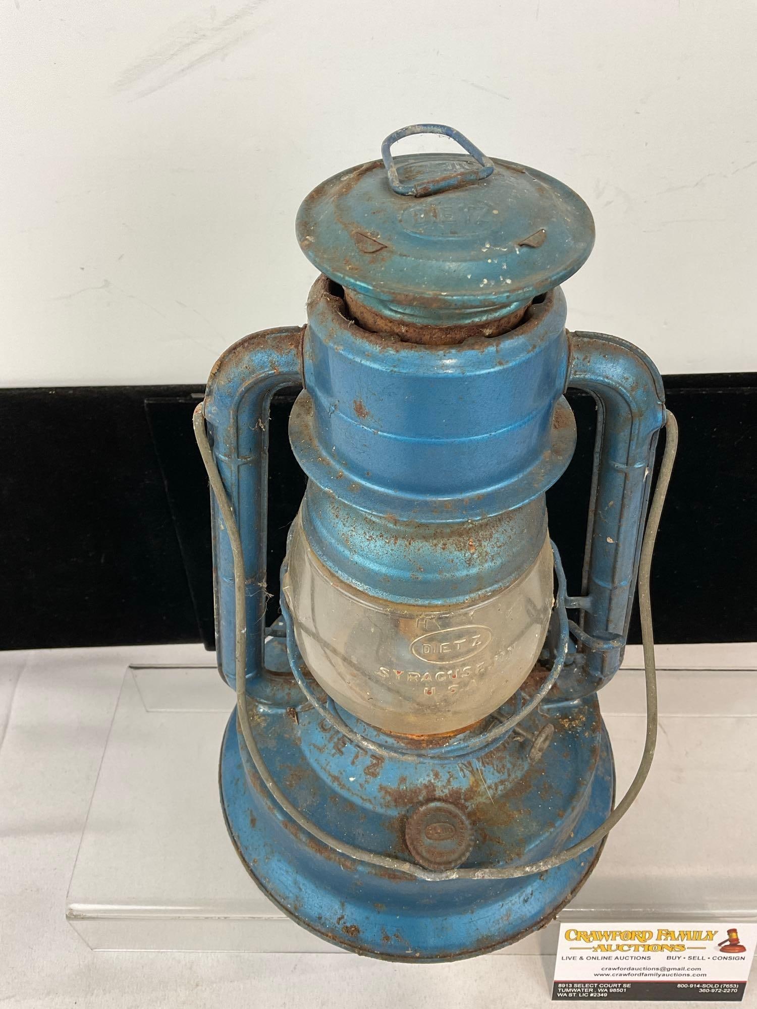 Vintage Dietz Little Giant Railroad Lantern, Blue, has some finish wear, and corrosion - 2