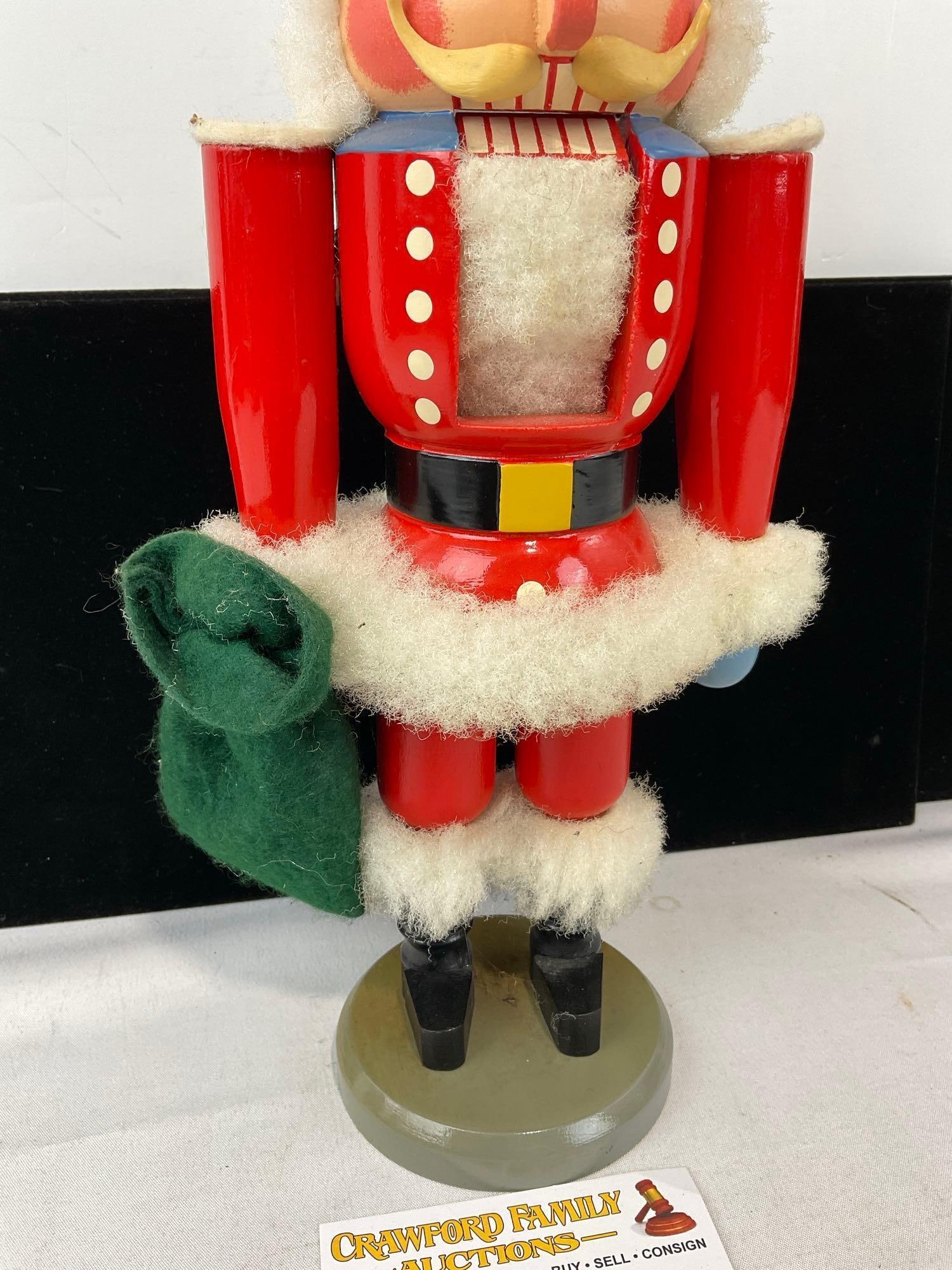 Vintage 1987 East German GDR Erzgebirge Santa Claus Nutcracker, Handmade, 14 inches tall - 3