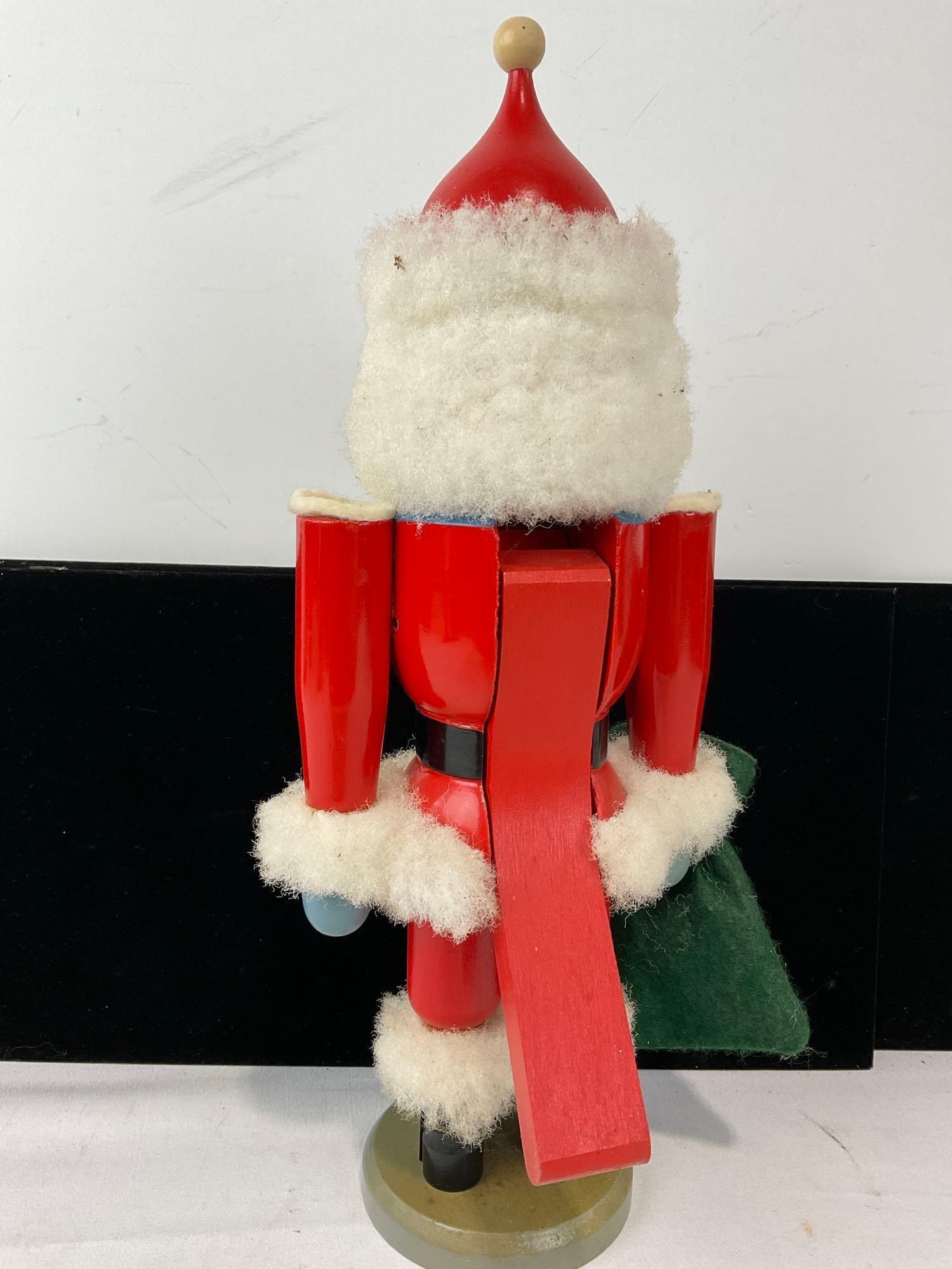 Vintage 1987 East German GDR Erzgebirge Santa Claus Nutcracker, Handmade, 14 inches tall - 4
