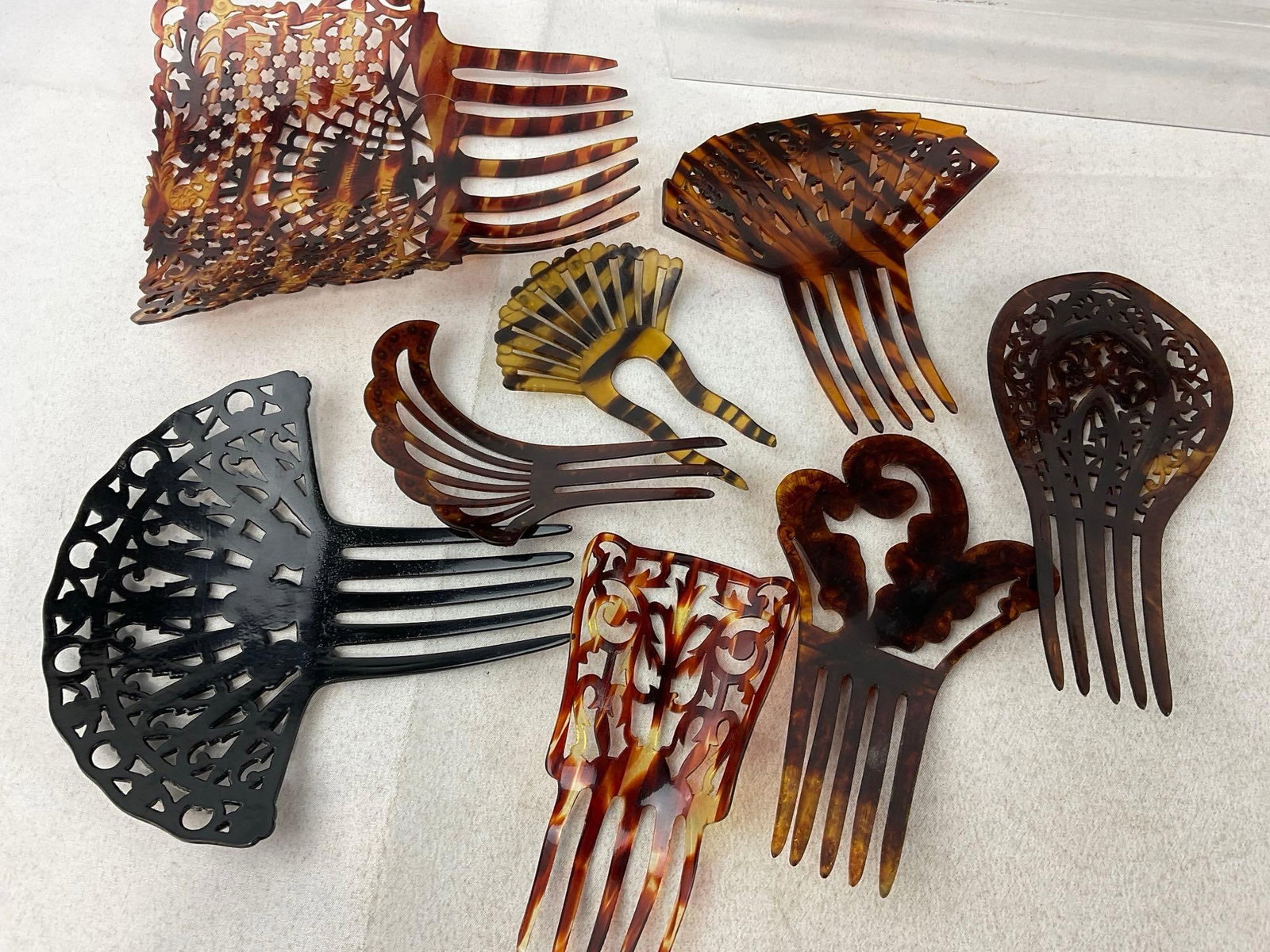 Collection of 8 Bakelite/Celluloid Vintage Combs, Faux Tortoiseshell Designs - 4
