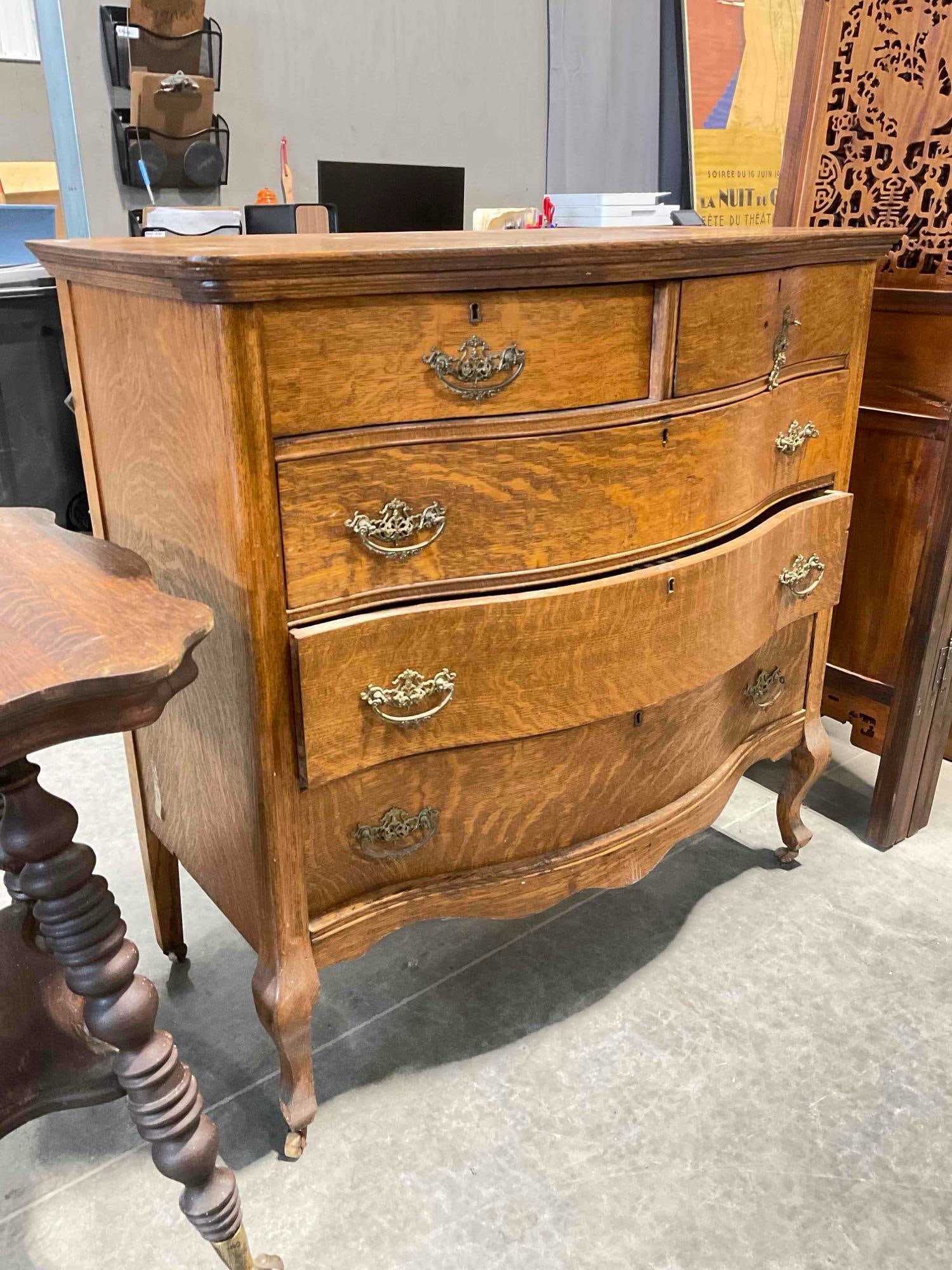 Lovely Antique Oak Wood Serpentine Front Dresser w/ 5 Drawers & Ornate Brass Fixtures. See pics. - 2