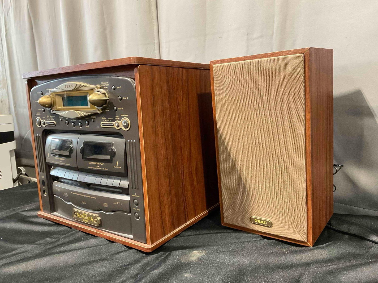 TEAC Nostalgia GF-600 Multimedia Stereo System w/ Turntable & 2 Speakers. Tested, Works. - 2
