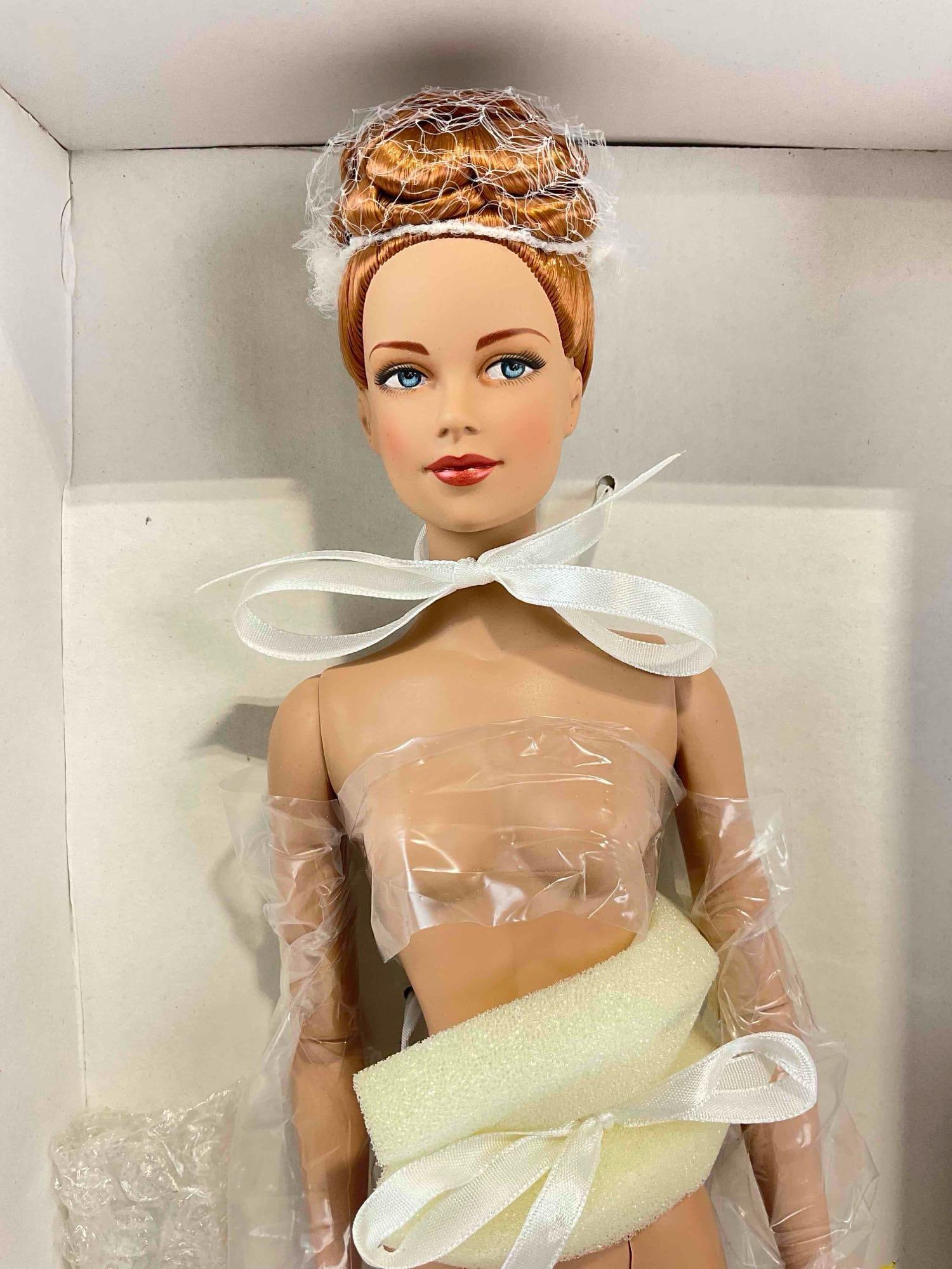 Effanbee Brenda Starr Reporter Midnight Melody E5-B16D-10-001 Doll in Original Box. LNIB. - 2