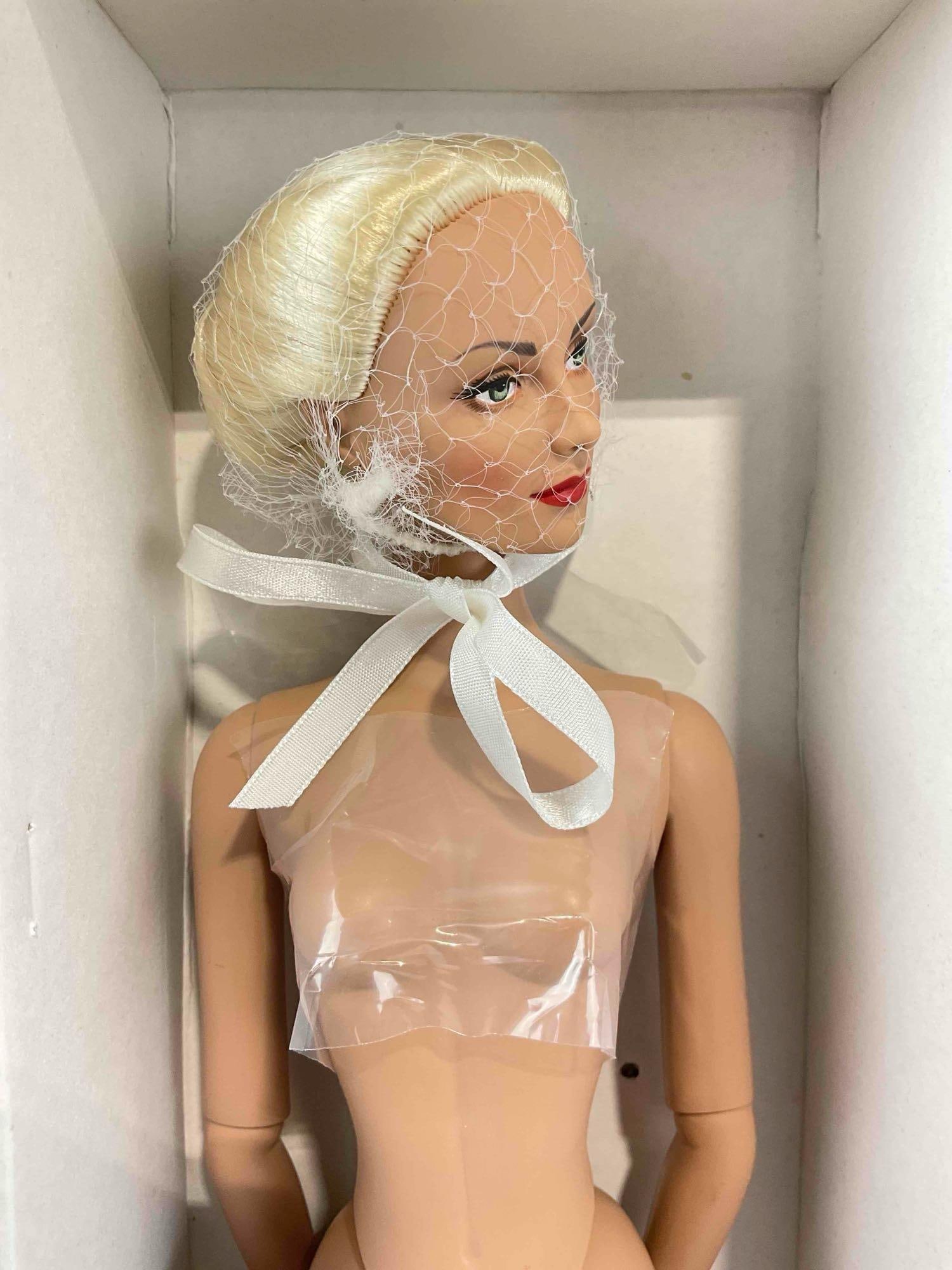Effanbee Brenda Starr Reporter City Sophisticate BD1402 Fashion Doll in Original Box. LNIB. - 2
