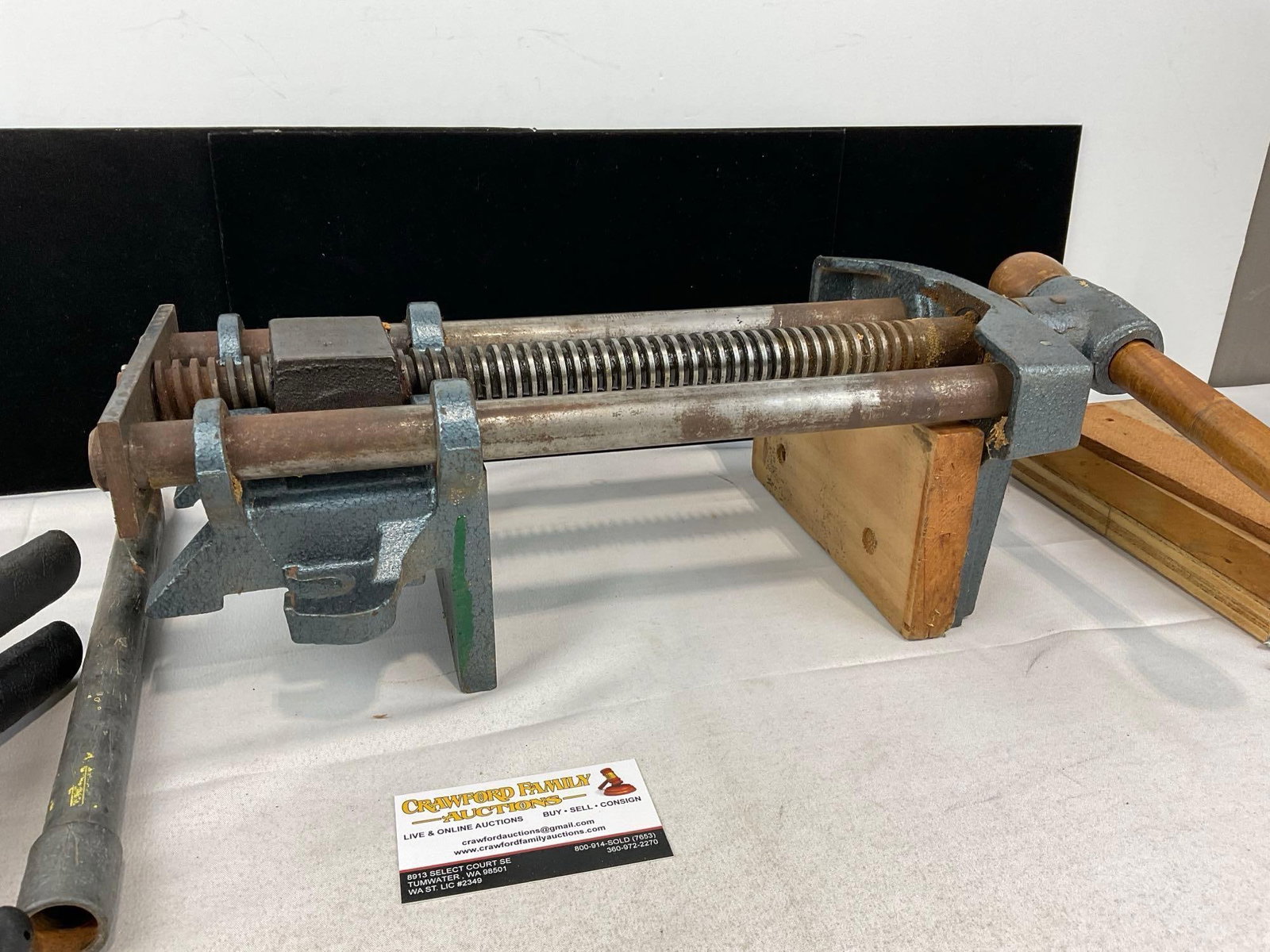 Cast Iron Woodworking Vise, Bench Vise, 9x19x13 inches & set of clamps - 3