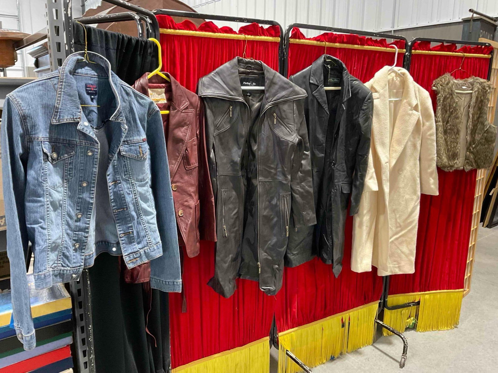 6 pcs Women's Clothing Collection, incl. Leather Jackets from Pasha & Joe and Mira Milano. - 2