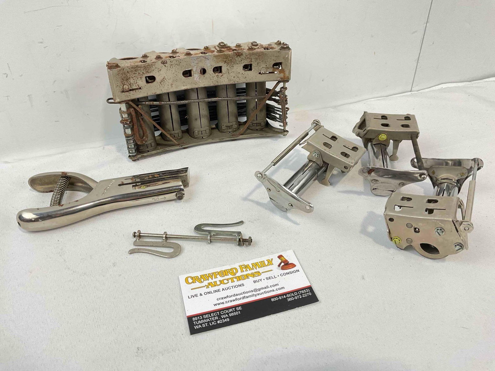 5 pcs Vintage Tools, incl. Hole Punch & 4x Coin Changers, incl. McGill High Speed Changer. - 7