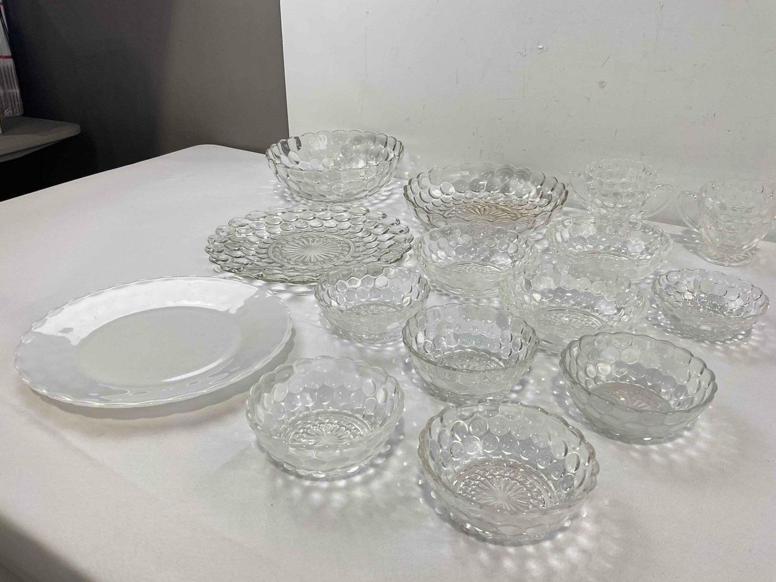 15 pcs Vintage Bubble Glass Dishes, incl. Milk Glass Plate, Clear Bowls & More! See pics. - 3