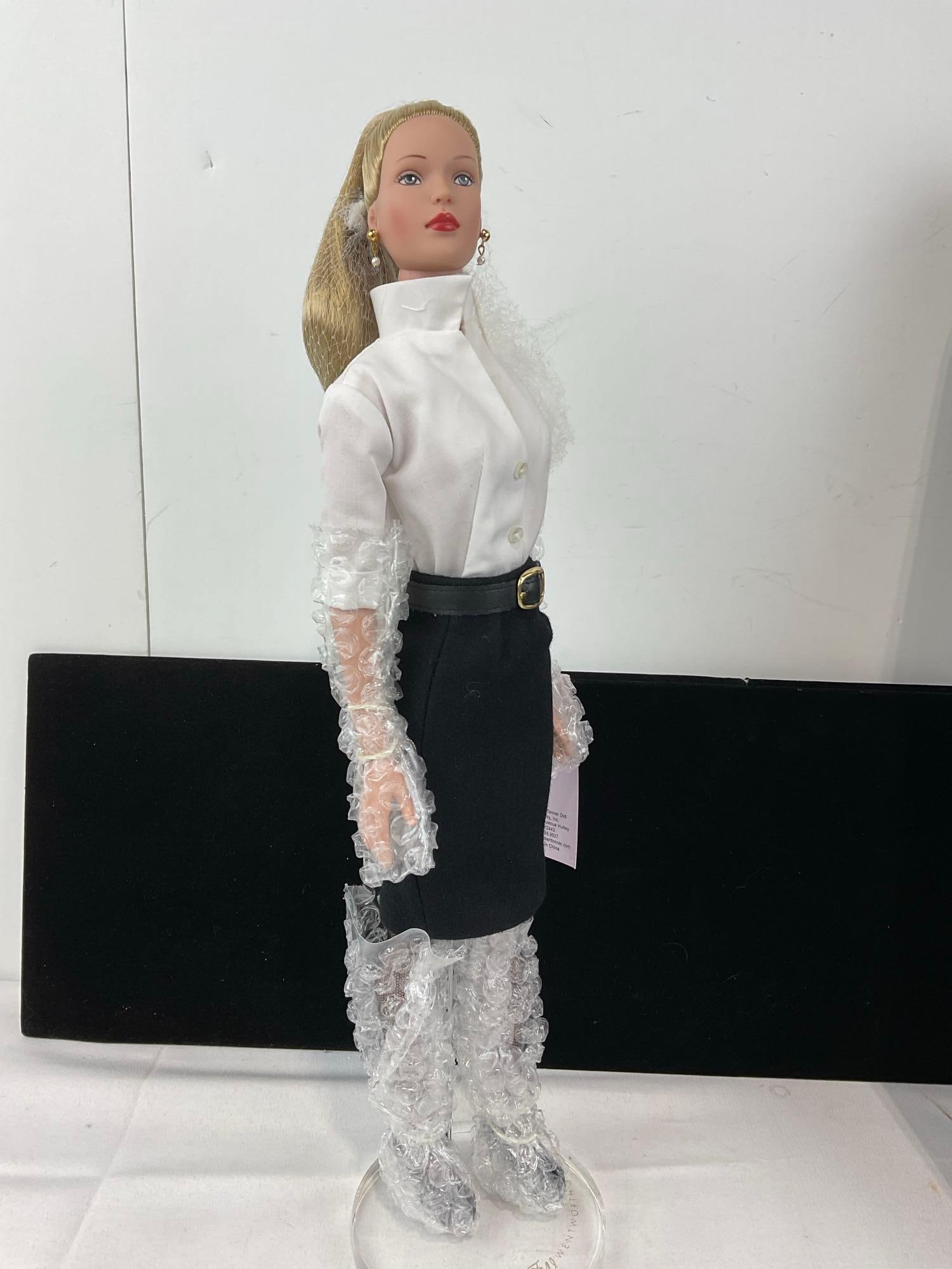 Tyler Wentworth Robert Tonner Doll, in box, TW99802 Signature Style Blonde 16 inch doll - 2