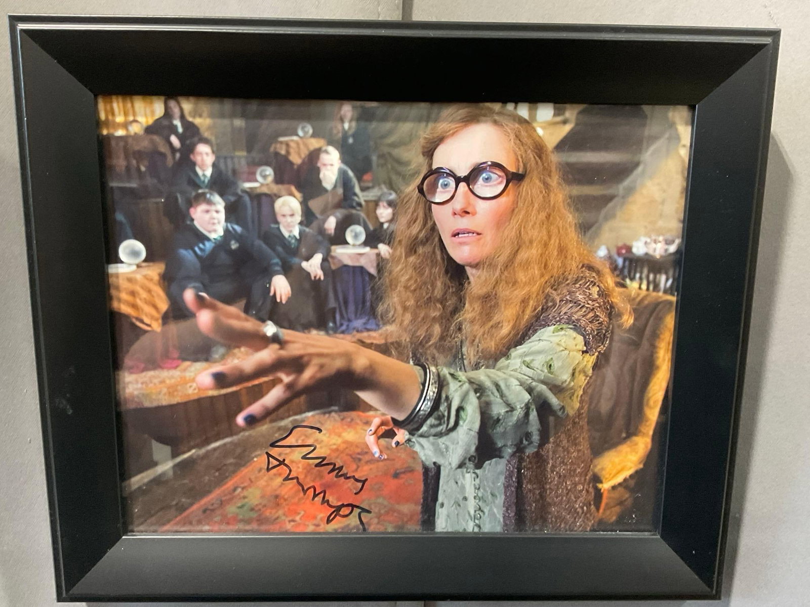 Framed Picture signed by Emma Thompson as Sybil Trelawney from Harry Potter films, 13x11 inches: This from the collection of the late owner of a signed items collection store. Appears to be in good shape. The piece measures approx 13h x 11w x 3d inches. See pics. E-6220