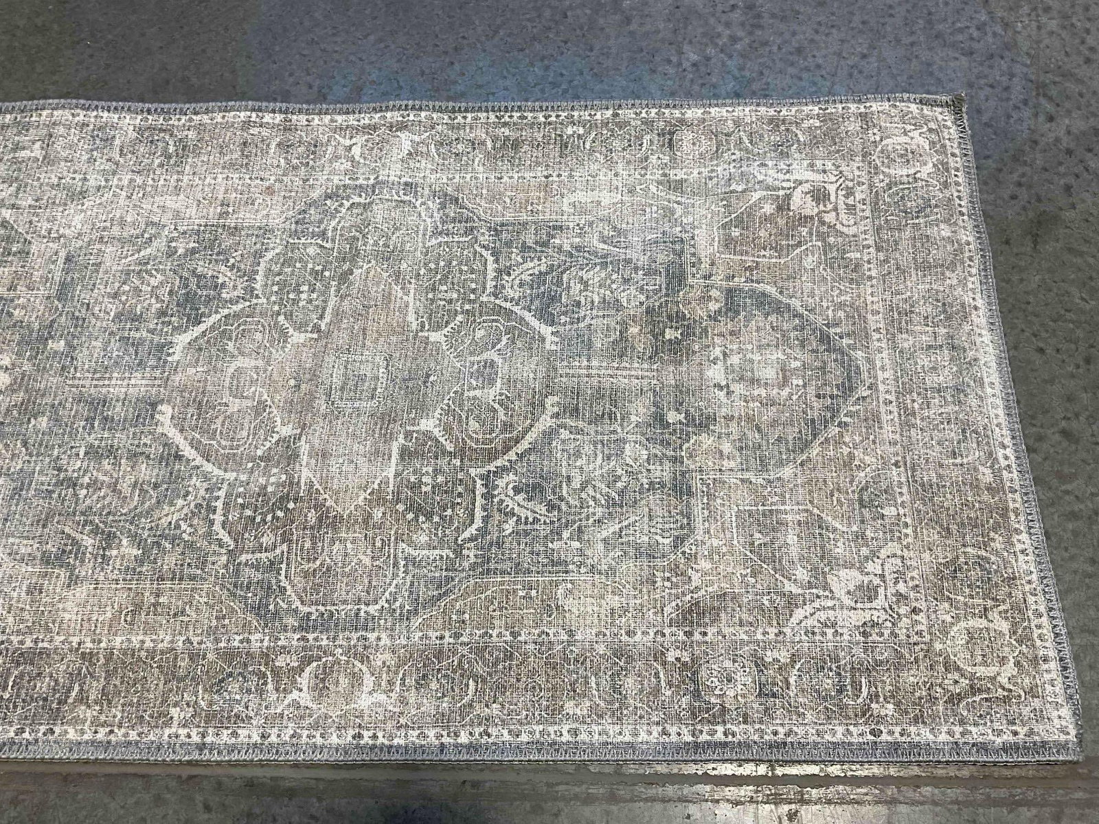Adiva Heathered Gray Synthetic Pile Hallway Runner Rug w/ Medallion Pattern & Slip Guard. - 3
