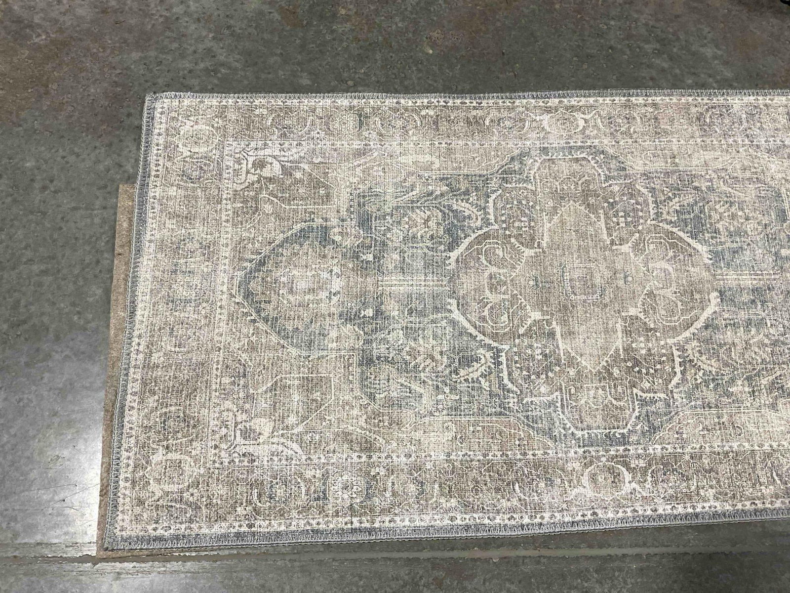 Adiva Heathered Gray Synthetic Pile Hallway Runner Rug w/ Medallion Pattern & Slip Guard. - 4