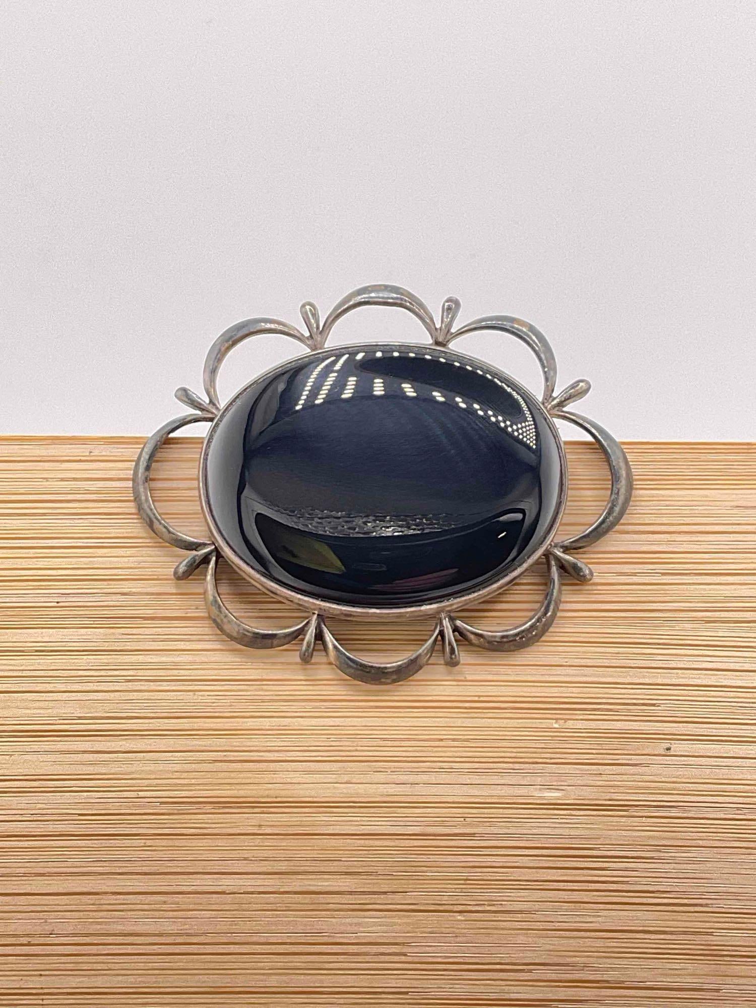 Vintage Edinburgh Sterling Silver Brooch w/ oval black cabochon stone - hallmarked see description: c-6110 Believed to be mid 1800's , or art deco , possibly more modern The makers stamp is Edinburgh, with lions, Castle, R date stamps - date stamp was a little worn 2 1/4 X 2