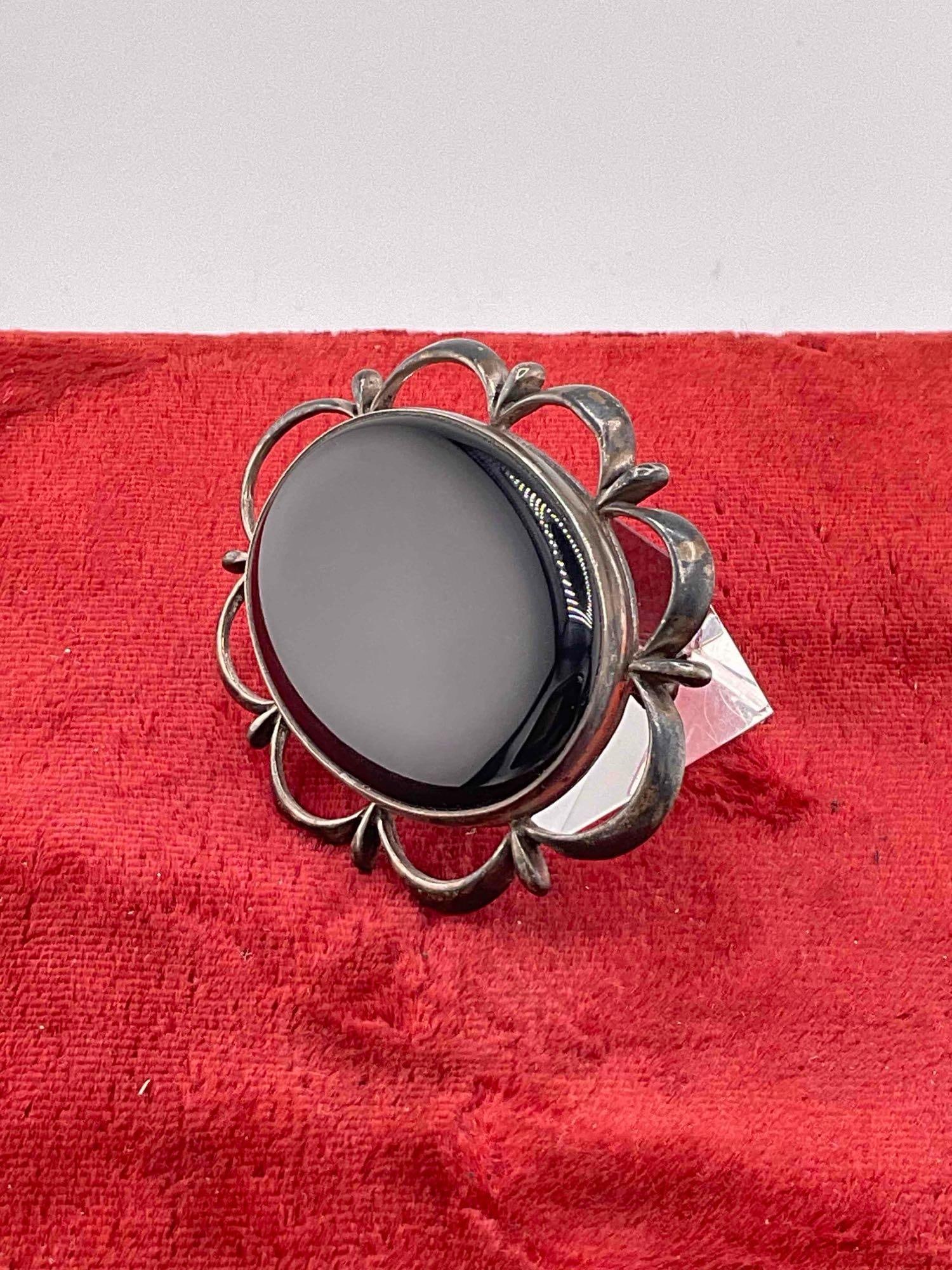 Vintage Edinburgh Sterling Silver Brooch w/ oval black cabochon stone - hallmarked see description - 3