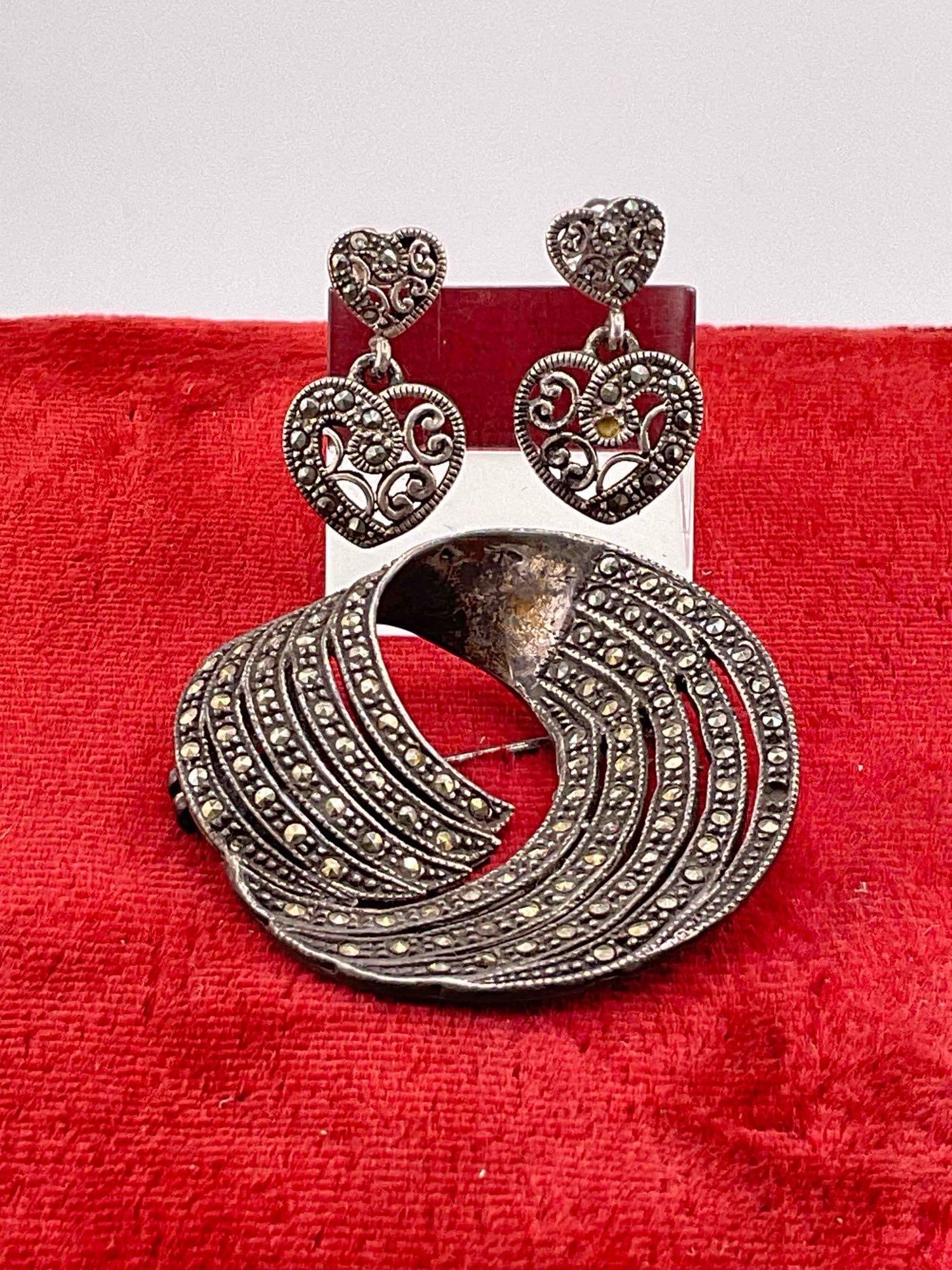 Vintage Art Deco marcasite & Sterling Silver Swirl Brooch & dual heart shaped Dangle earrings - 4