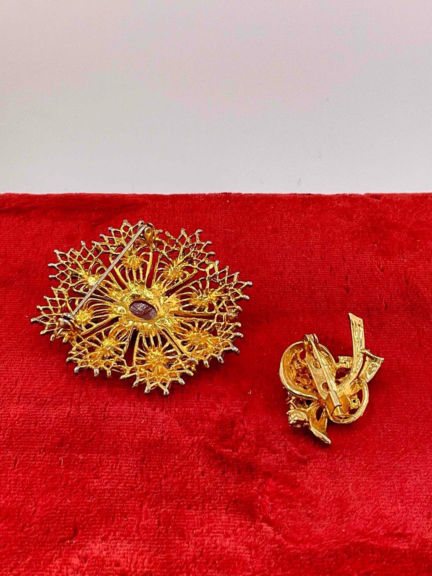 Vintage 1950's gold tone Brooch w/ Carnelian Cabochons + smaller gold toned & crystal brooch - 4