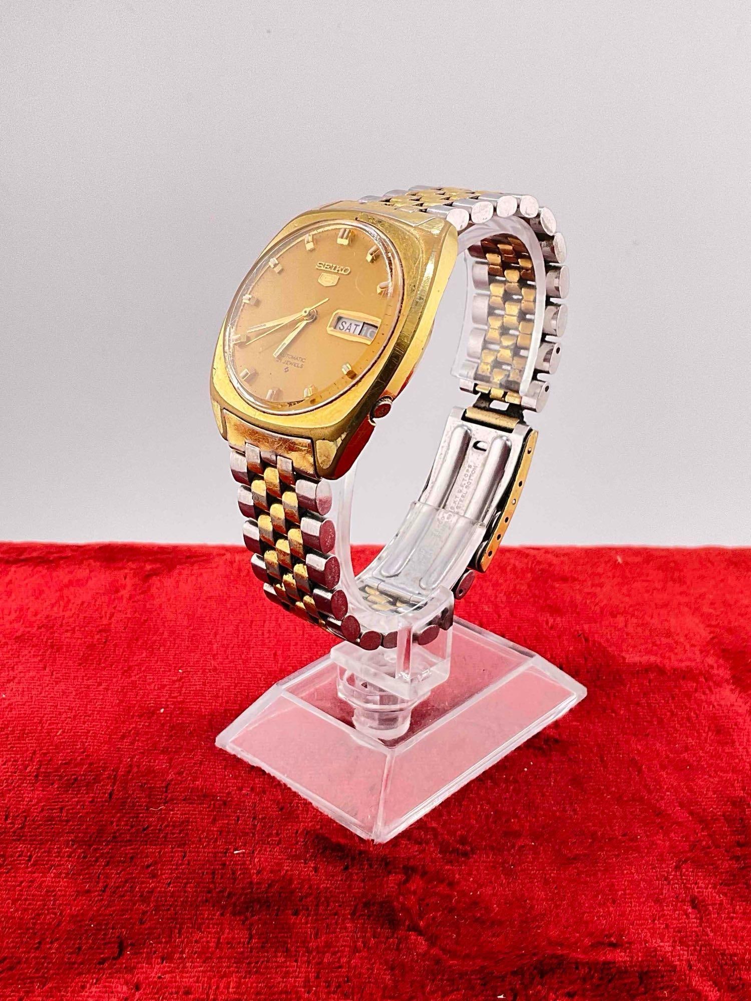 Men's Vintage Gold toned 1970's Seiko 5 Automatic 21 Jewel Date & time mens wrist watch 6119-7103: c-6080 Handsome watch. Runs, most likely will need service, shows minor wear indicative of age. Sold as-is The Seiko 6119-7103 is a popular vintage Seiko 5 automatic watch produced