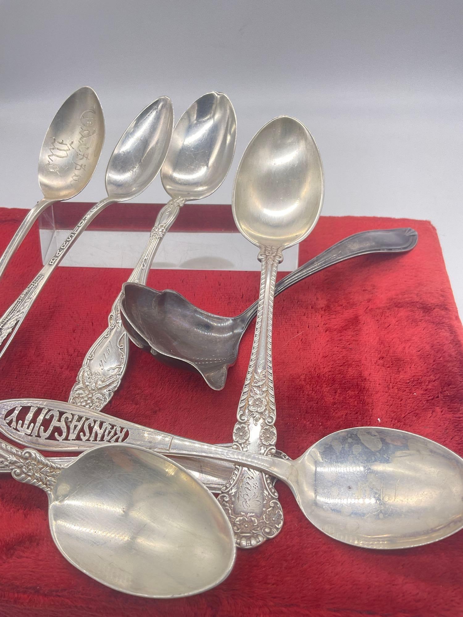 Selection of antique & vintage sterling silver spoons / forks incl. souvenir spoons, etc - 145 gr... - 2