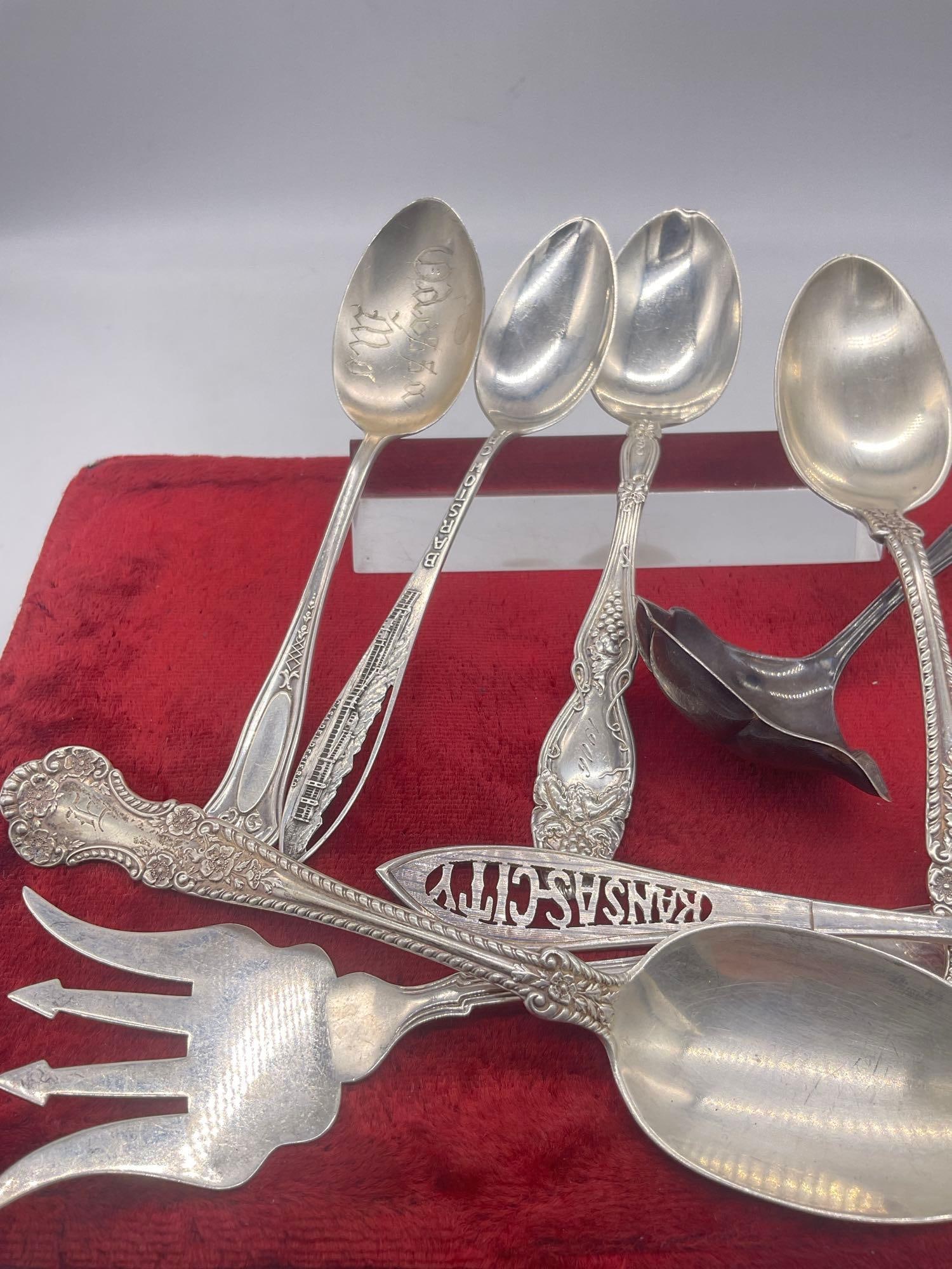 Selection of antique & vintage sterling silver spoons / forks incl. souvenir spoons, etc - 145 gr... - 3