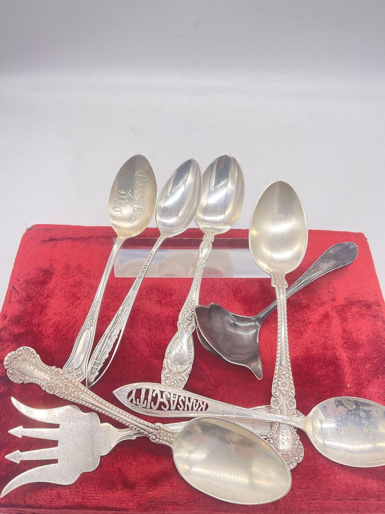 Selection of antique & vintage sterling silver spoons / forks incl. souvenir spoons, etc - 145 gr... - 4