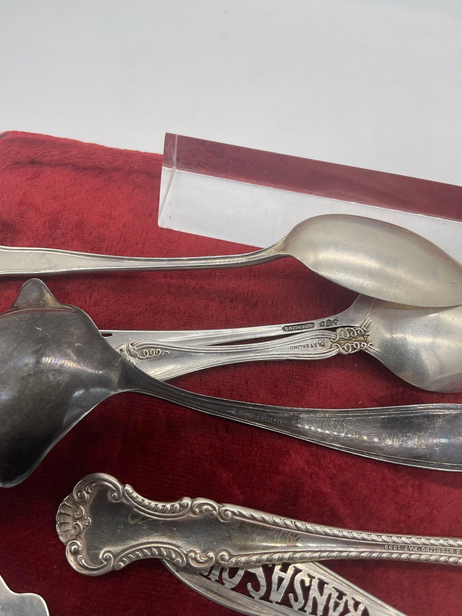 Selection of antique & vintage sterling silver spoons / forks incl. souvenir spoons, etc - 145 gr... - 5