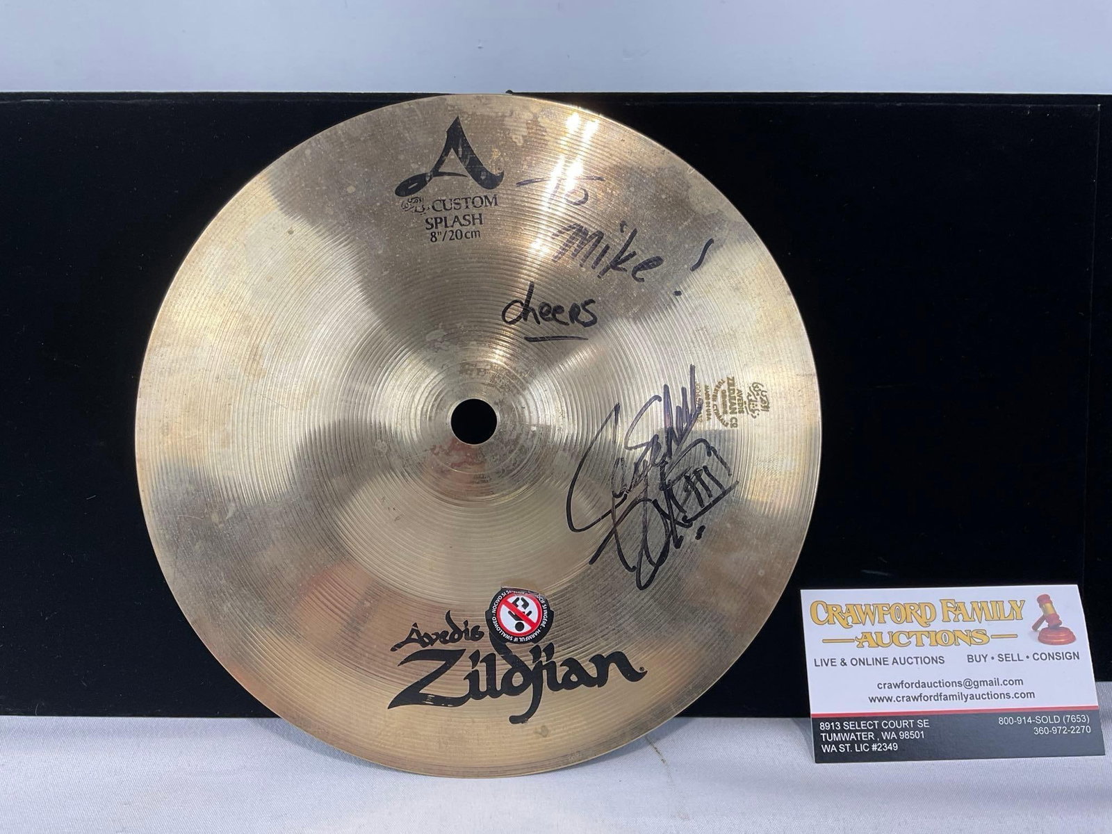 Zildjian 8 inch Splash Cymbal, Signed by Jay Scheller, current drummer of Prog Rock band Yes: This from the collection of the late owner of a Collection Store. Poss. personal info blocked from pictures. Made out to Mike Hansen. Appears to be in good shape. The piece measures approx 2h x 9w x