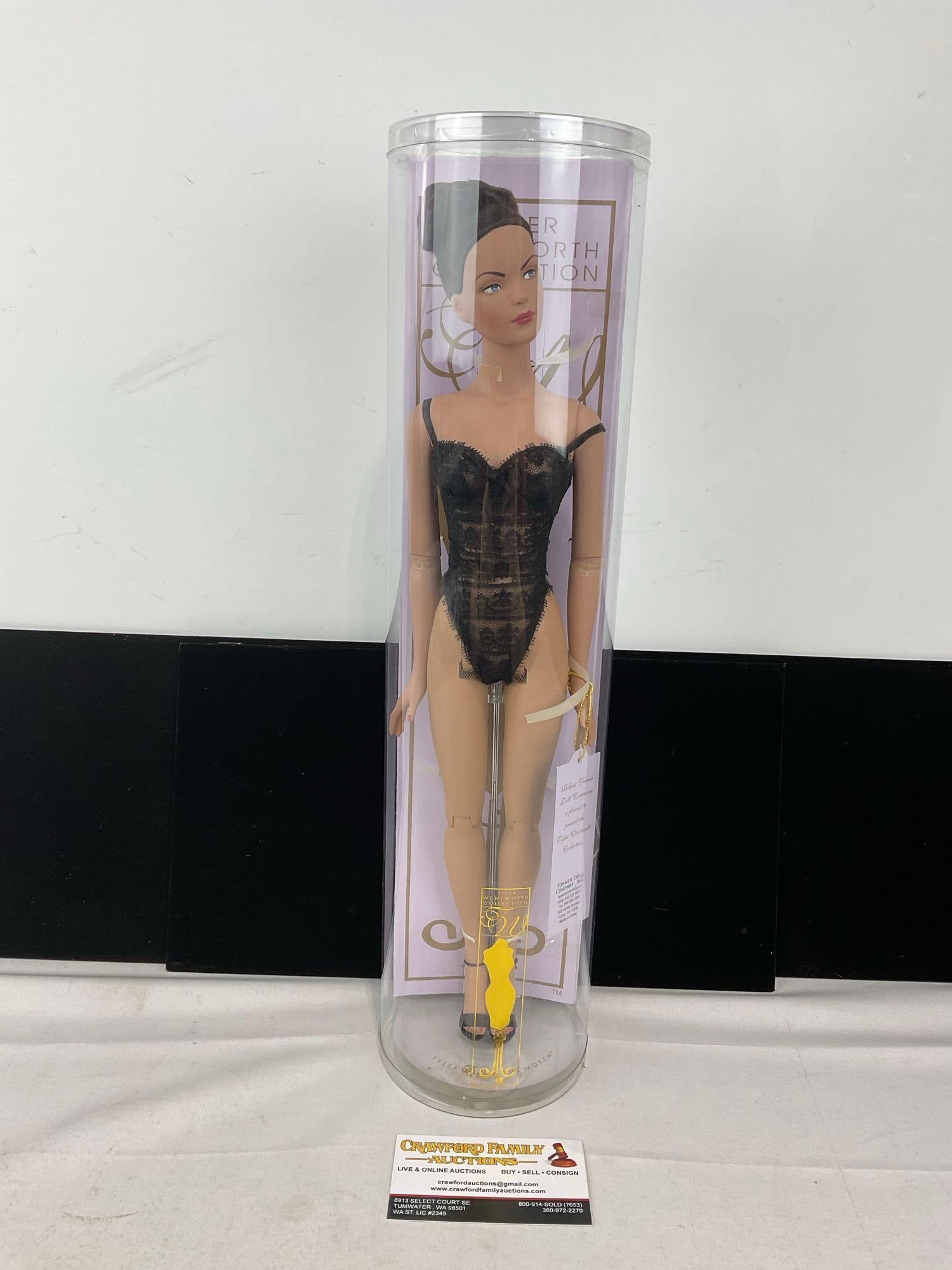 Tyler Wentworth Robert Tonner Doll, Ready to Wear, Suzette Dubois in plastic cylinder, 16 inch: Appears to be in good shape. The piece measures approx 20h x 6w x 6d inches. See pics. E-6160