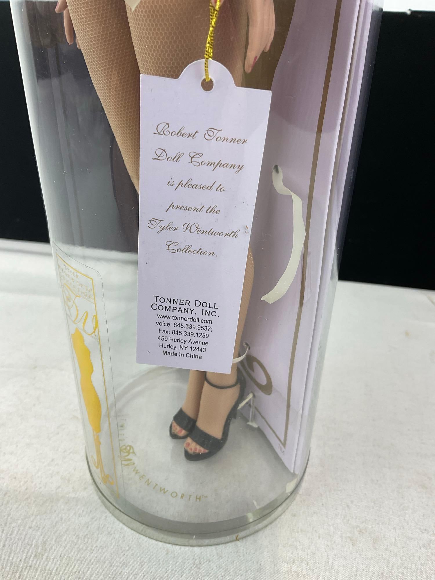 Tyler Wentworth Robert Tonner Doll, Ready to Wear, Suzette Dubois in plastic cylinder, 16 inch - 4