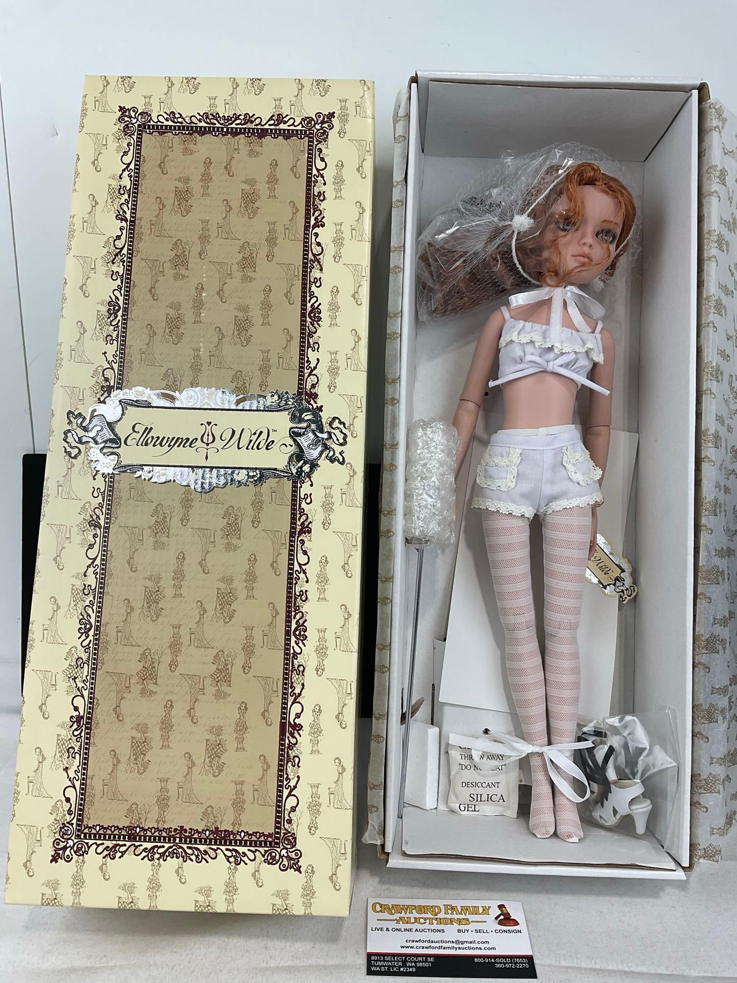 Ellowyne Wilde Robert Tonner Redhead Doll, in original box, 16 inch, 010-108: Appears to be in good shape. The piece measures approx 20h x 8w x 5d inches. See pics. E-6160