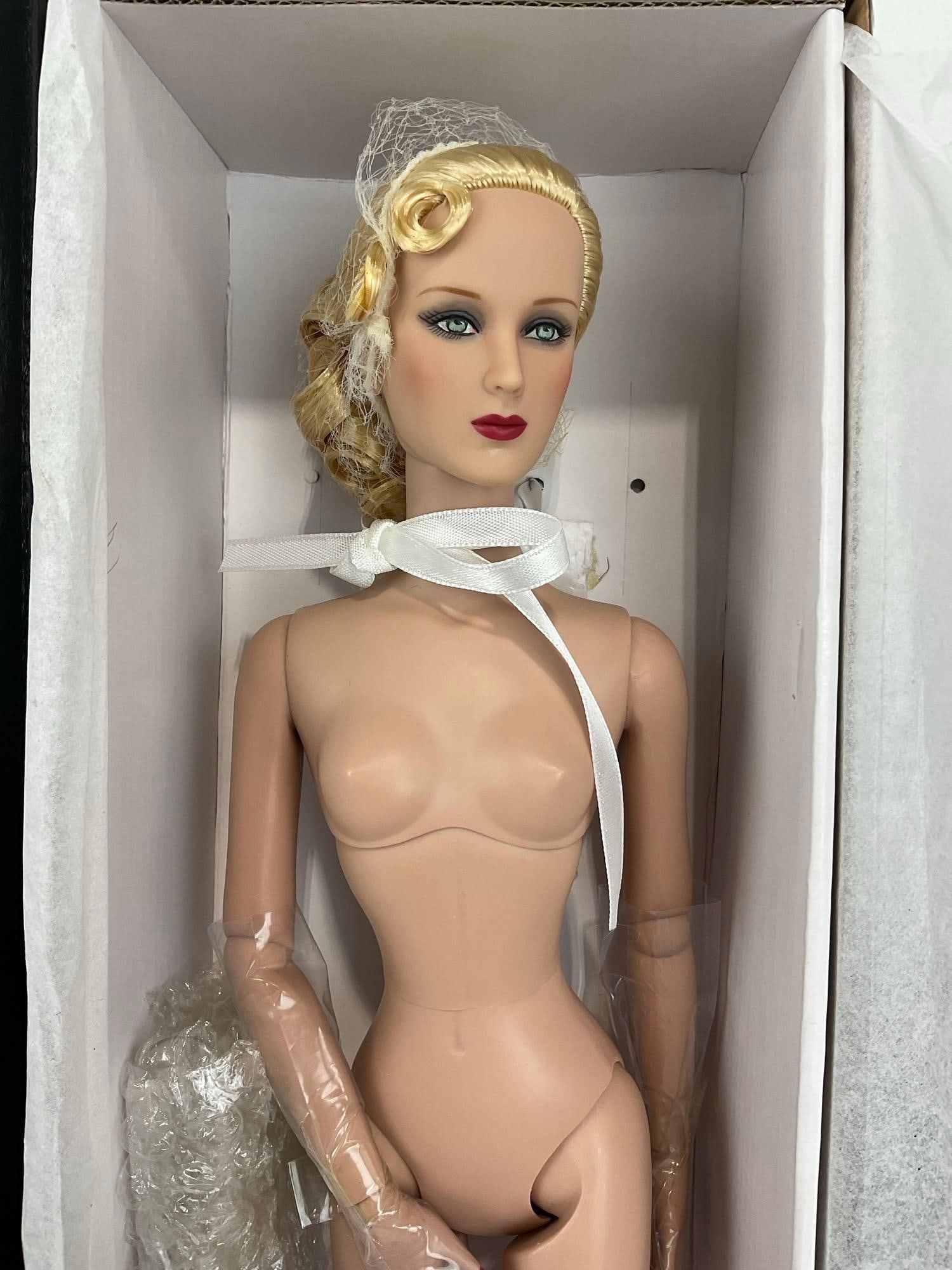 Devereaux Sisters Au Printemps Renee Robert Tonner Doll, 16 inch tall, in original box - 2